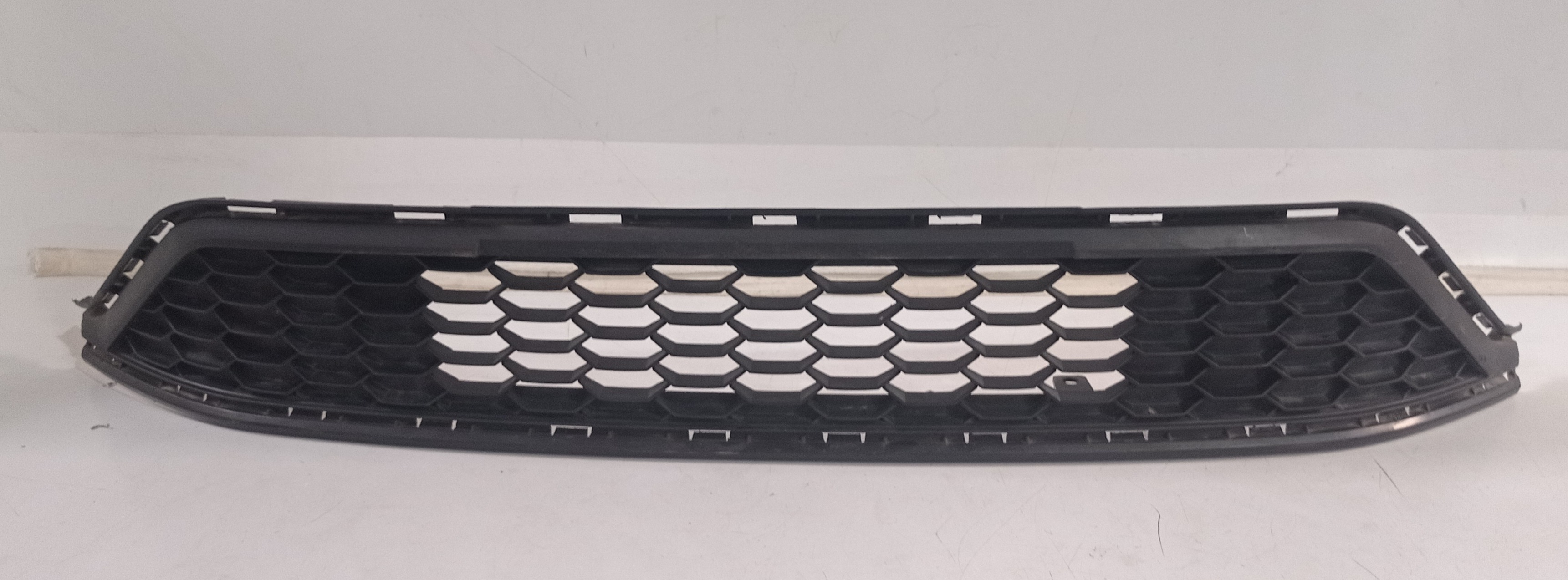 5u0853677j Grade Inf Parachoque Diant Vw Saveiro G7 Robust 1