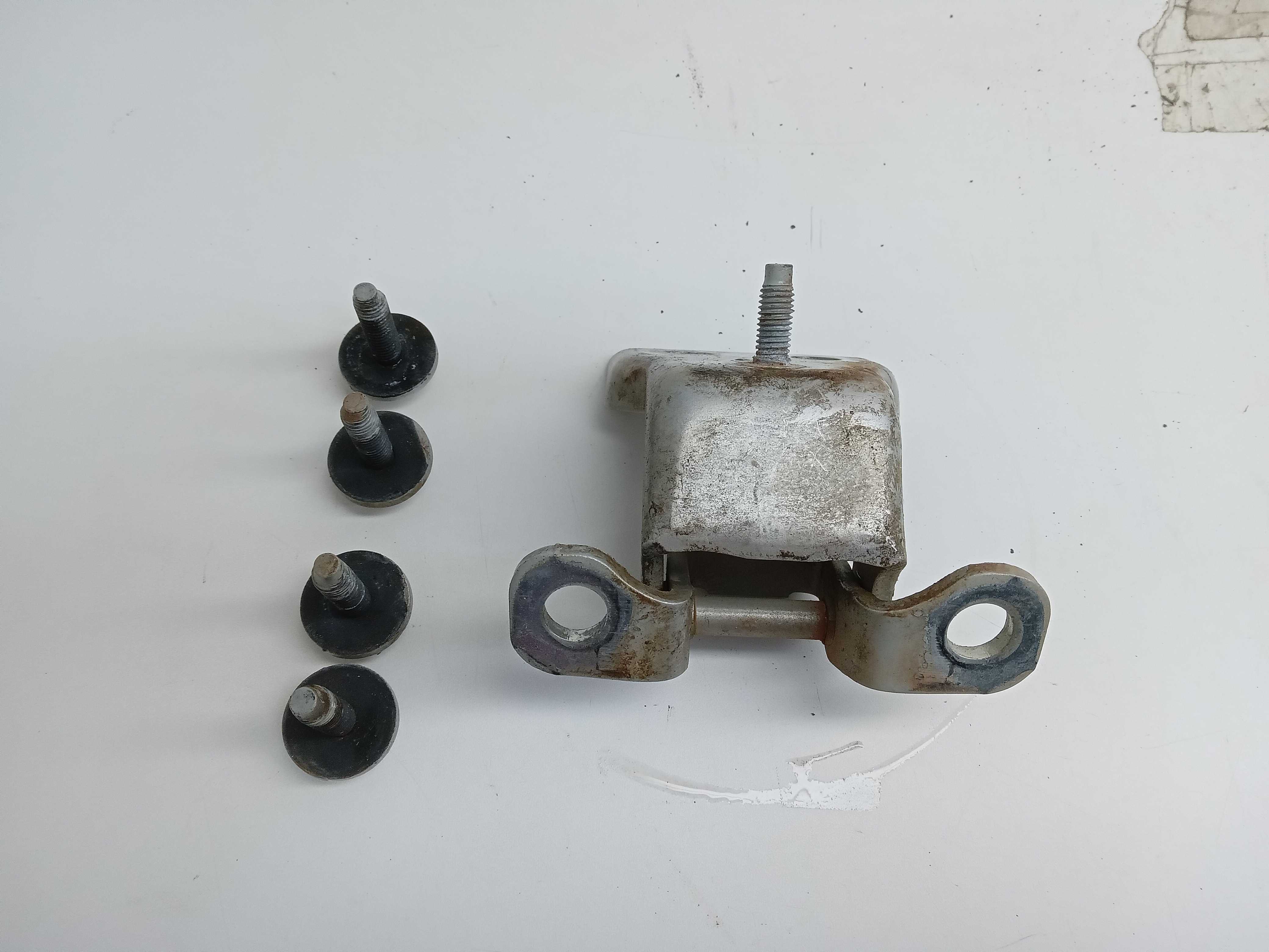 DOBRADIÇA INFERIOR PORTA TRASEIRA DIREITA FORD RANGER 2008 2