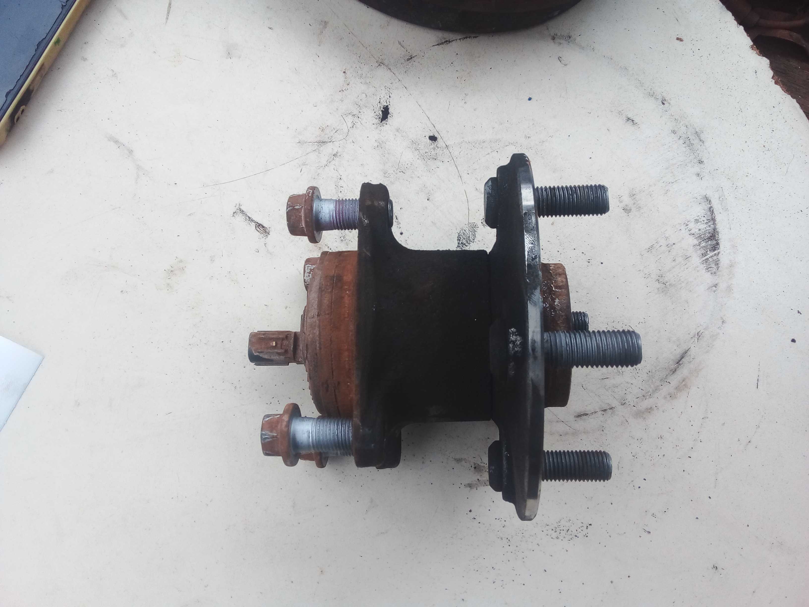 CUBO TRASEIRO COM ABS ETIOS 2018