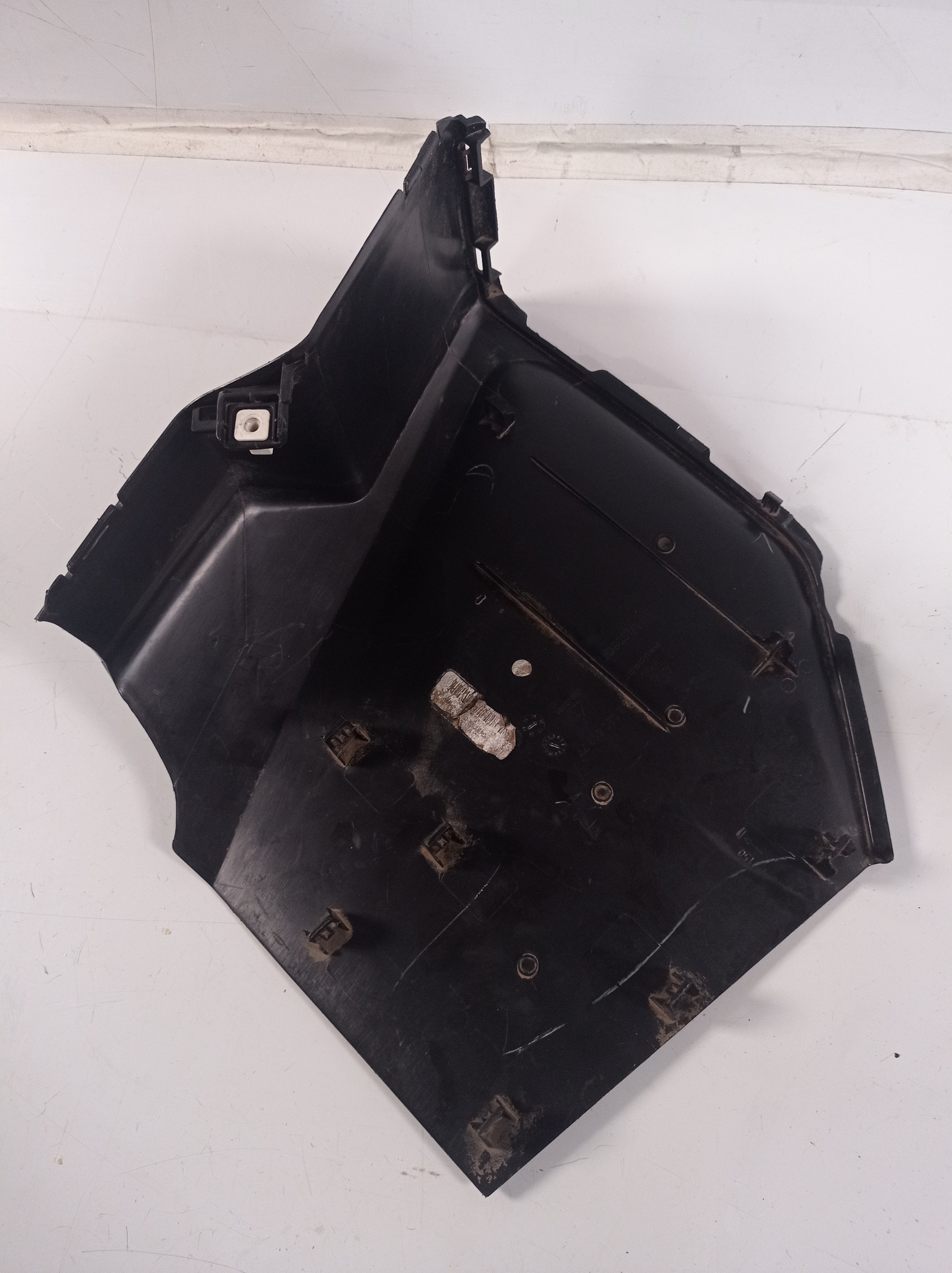 9809051877 Moldura Console Central Tras Esq Peugeot 3008 2