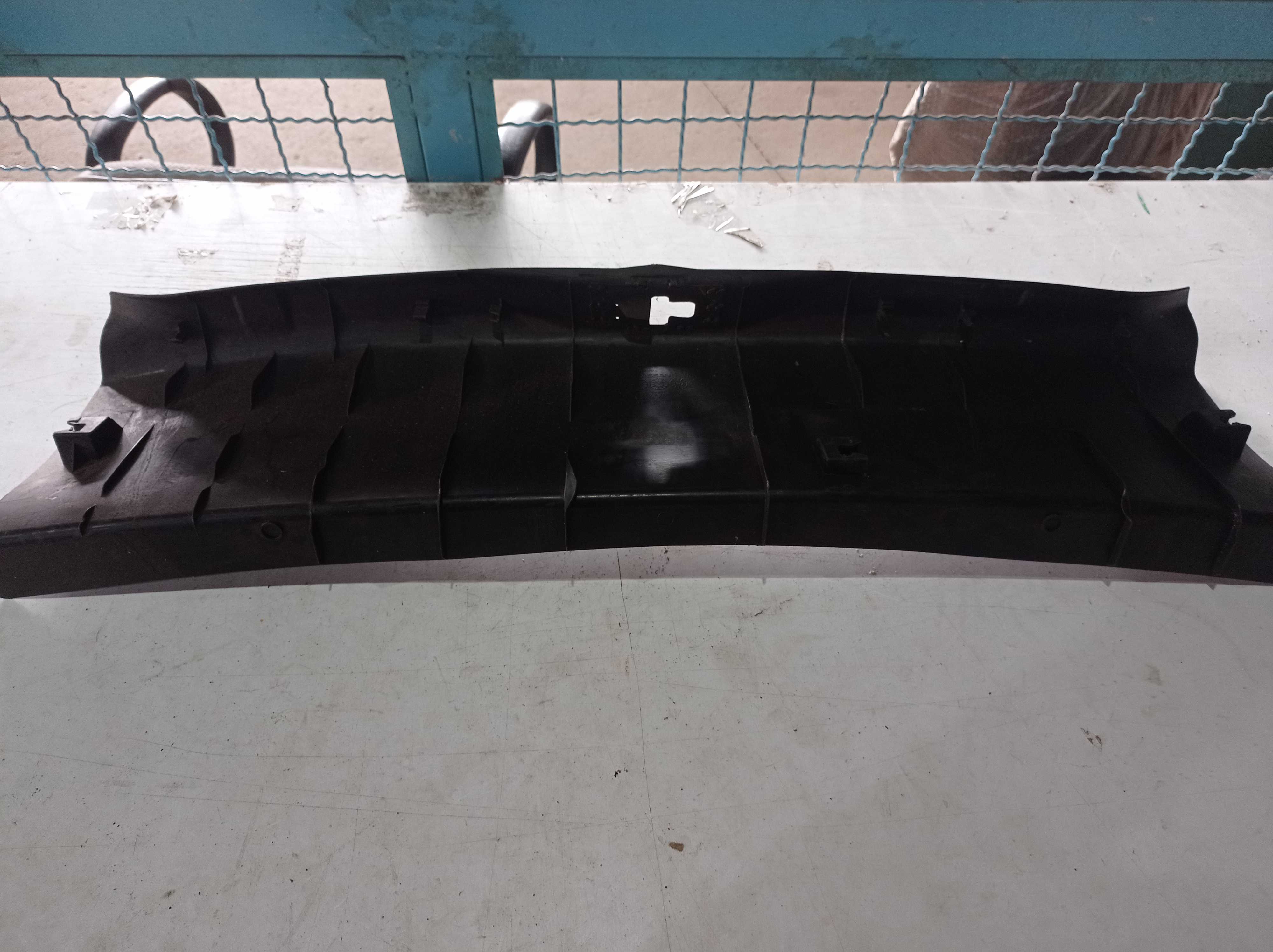 ACABAMENTO SOLEIRA PAINEL TRASEIRO NISSAN SENTRA 2008 2
