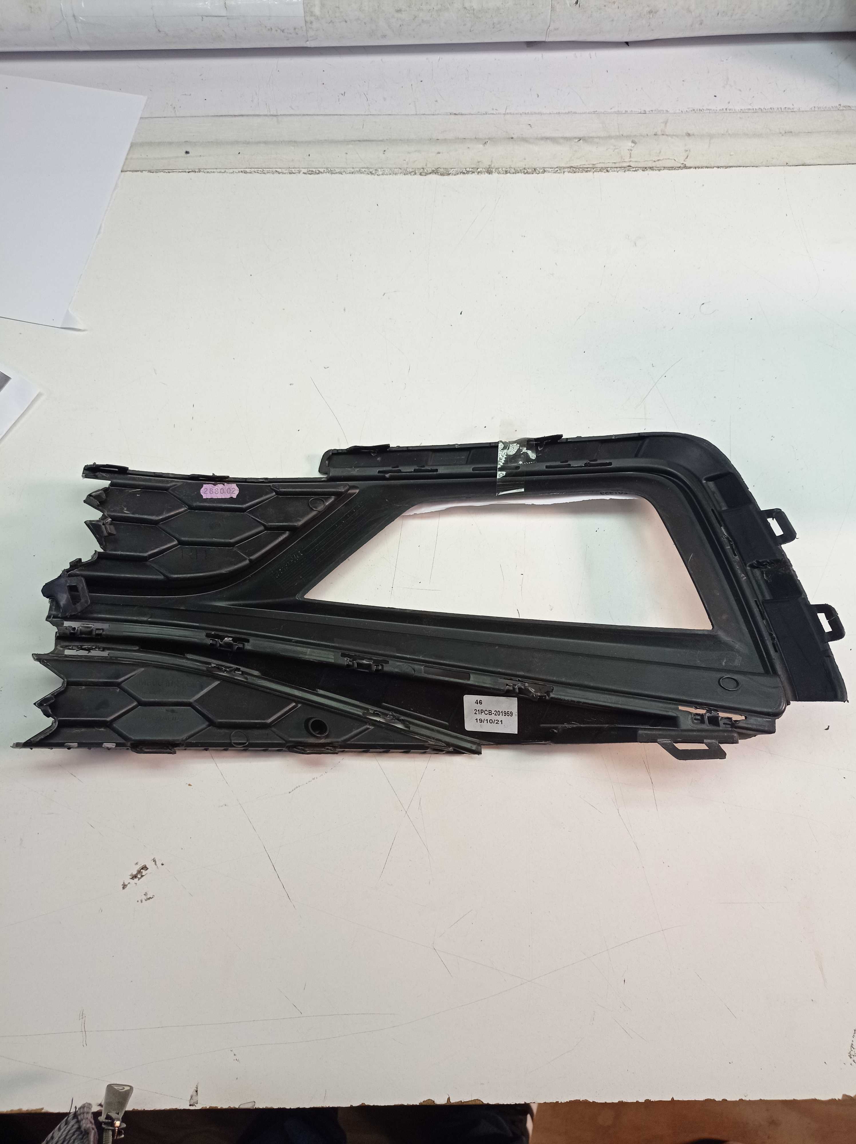 Grade Farol De Milha Traseira Direita Vw Polo 2017 A 2019 2