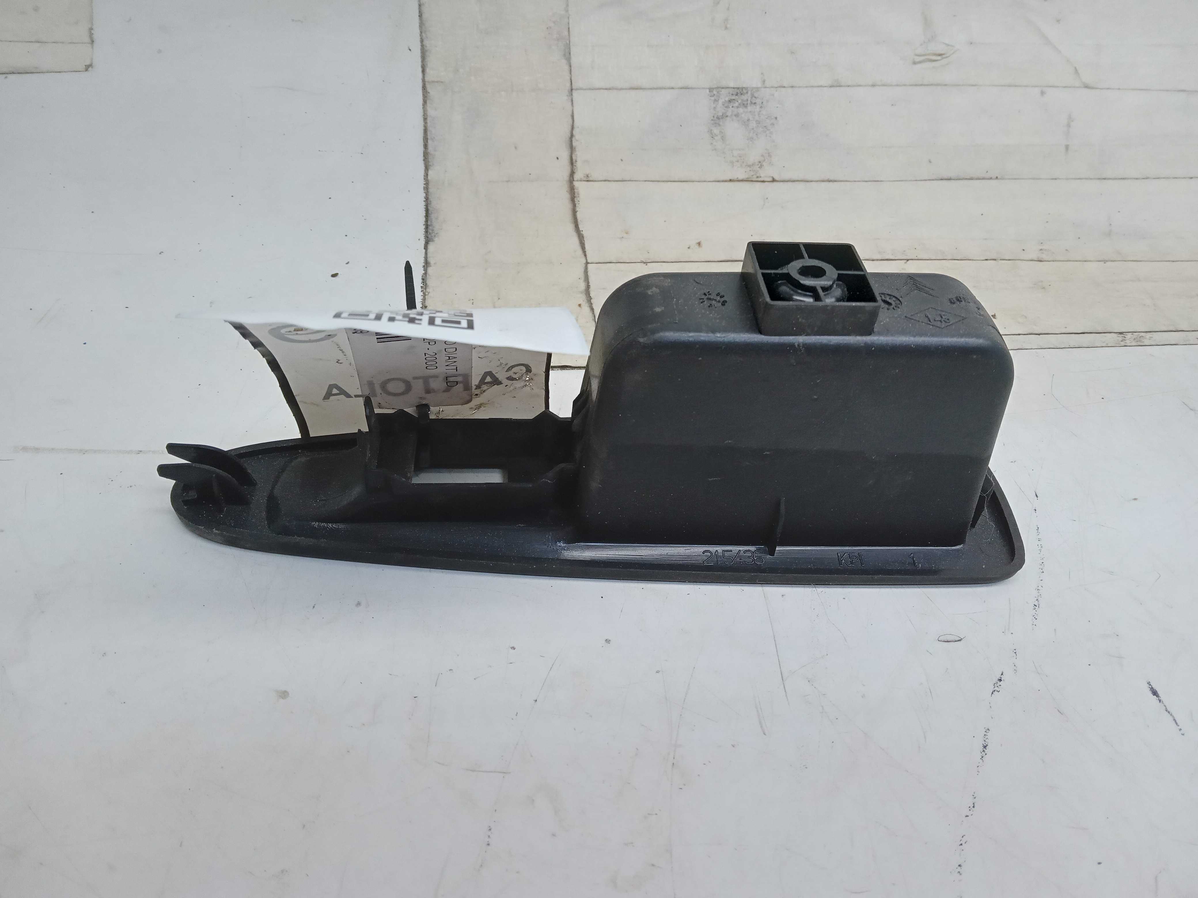 MOLDURA BOTAO VIDRO ELETRICO TRAS LE CITROEN C4 2010 1