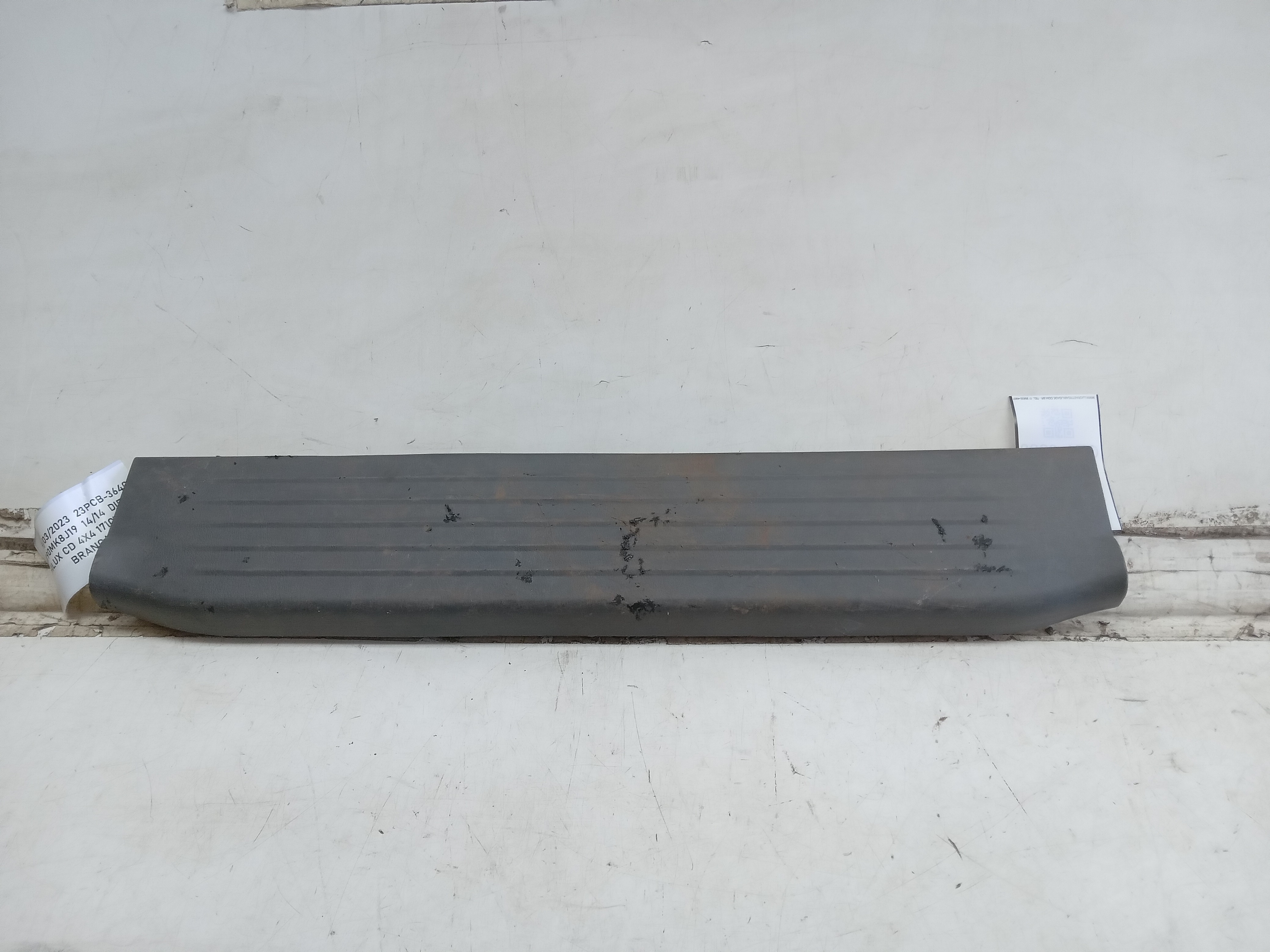 PISANTE SOLEIRA DIANT LD TOYOTA HILUX 2013