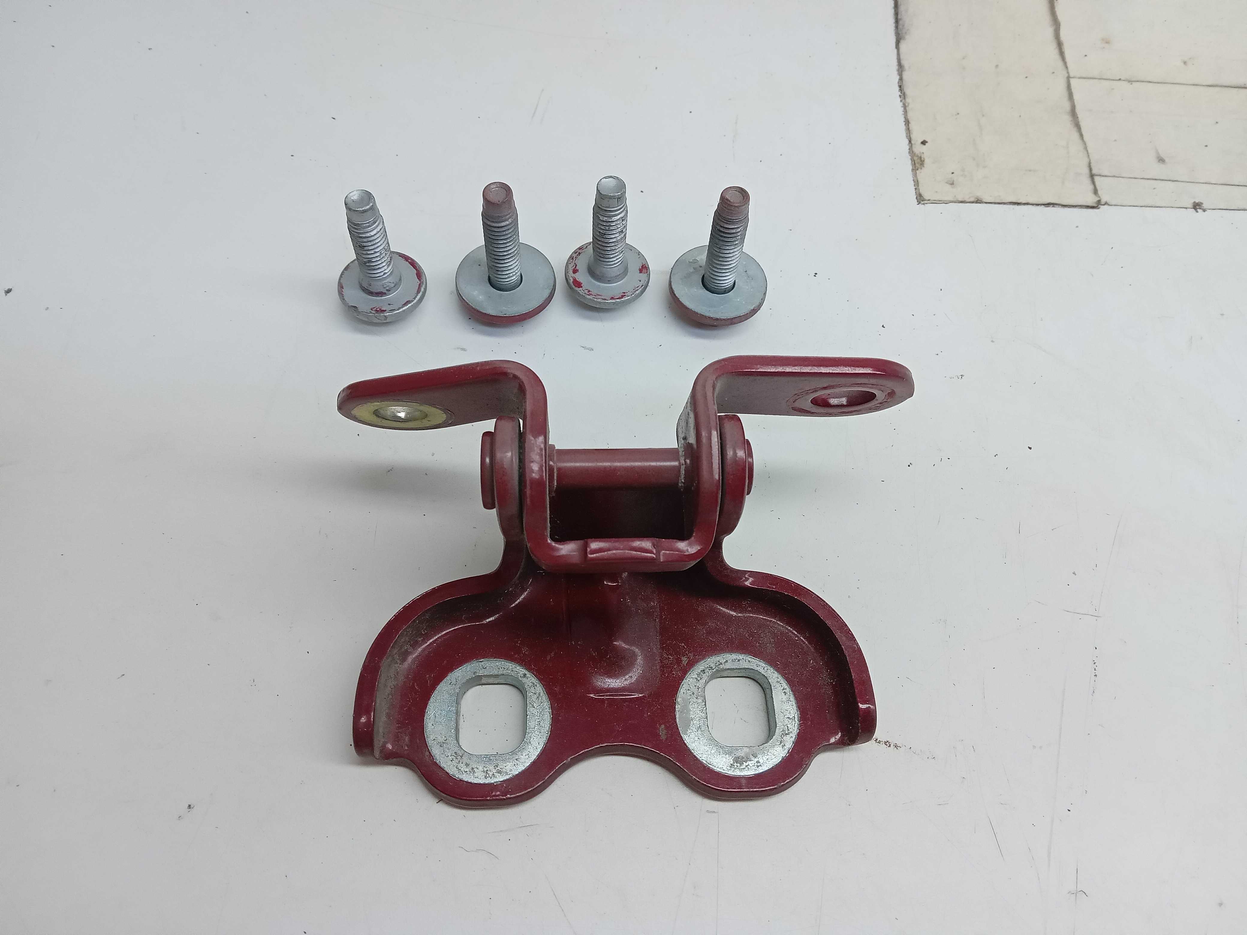DOBRADIÇA INFERIOR PORTA TRAS LD GM ONIX 2019 1