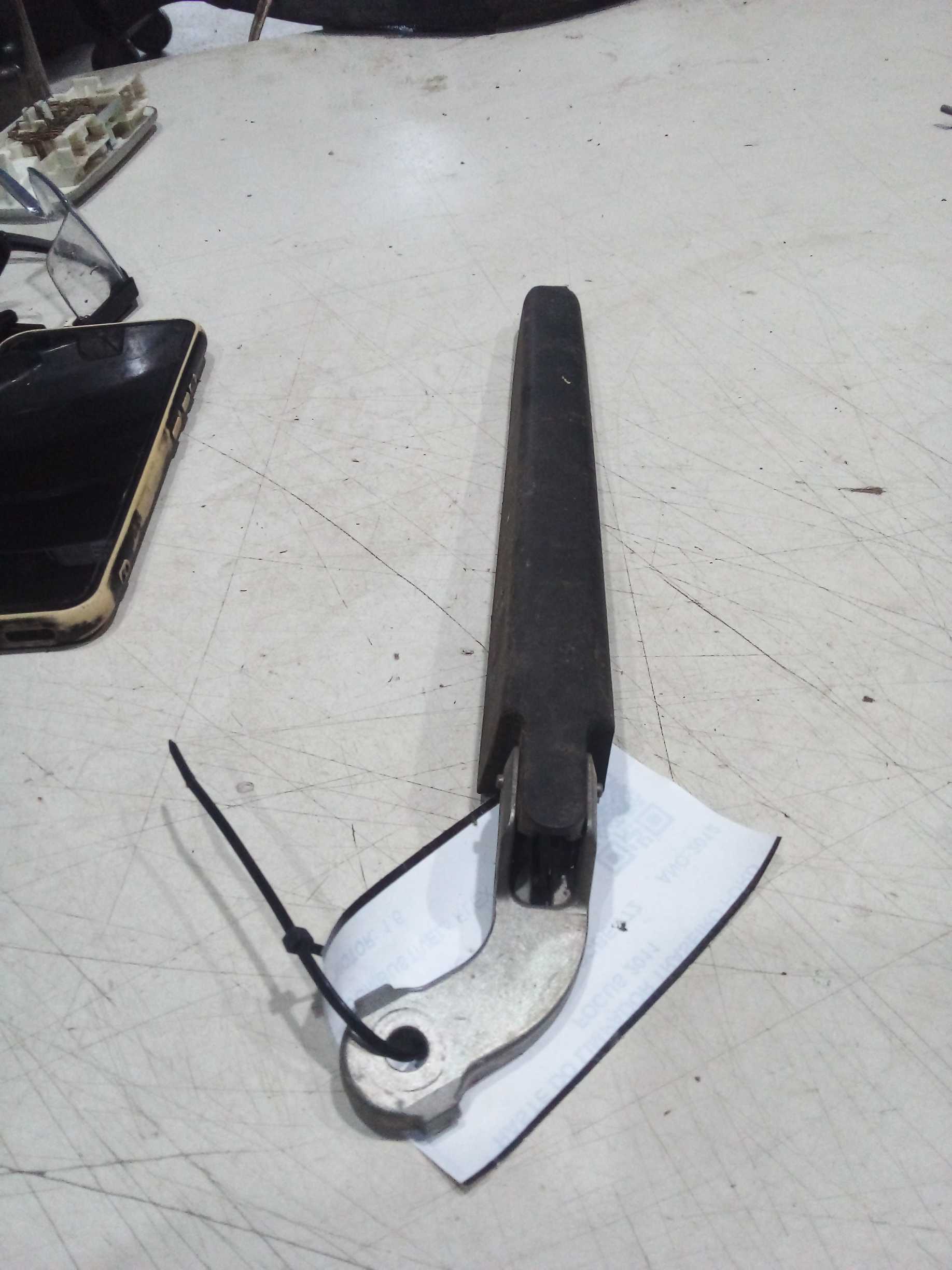 HASTE DO LIMPADOR TRASEIRO FORD FOCUS 2011 2