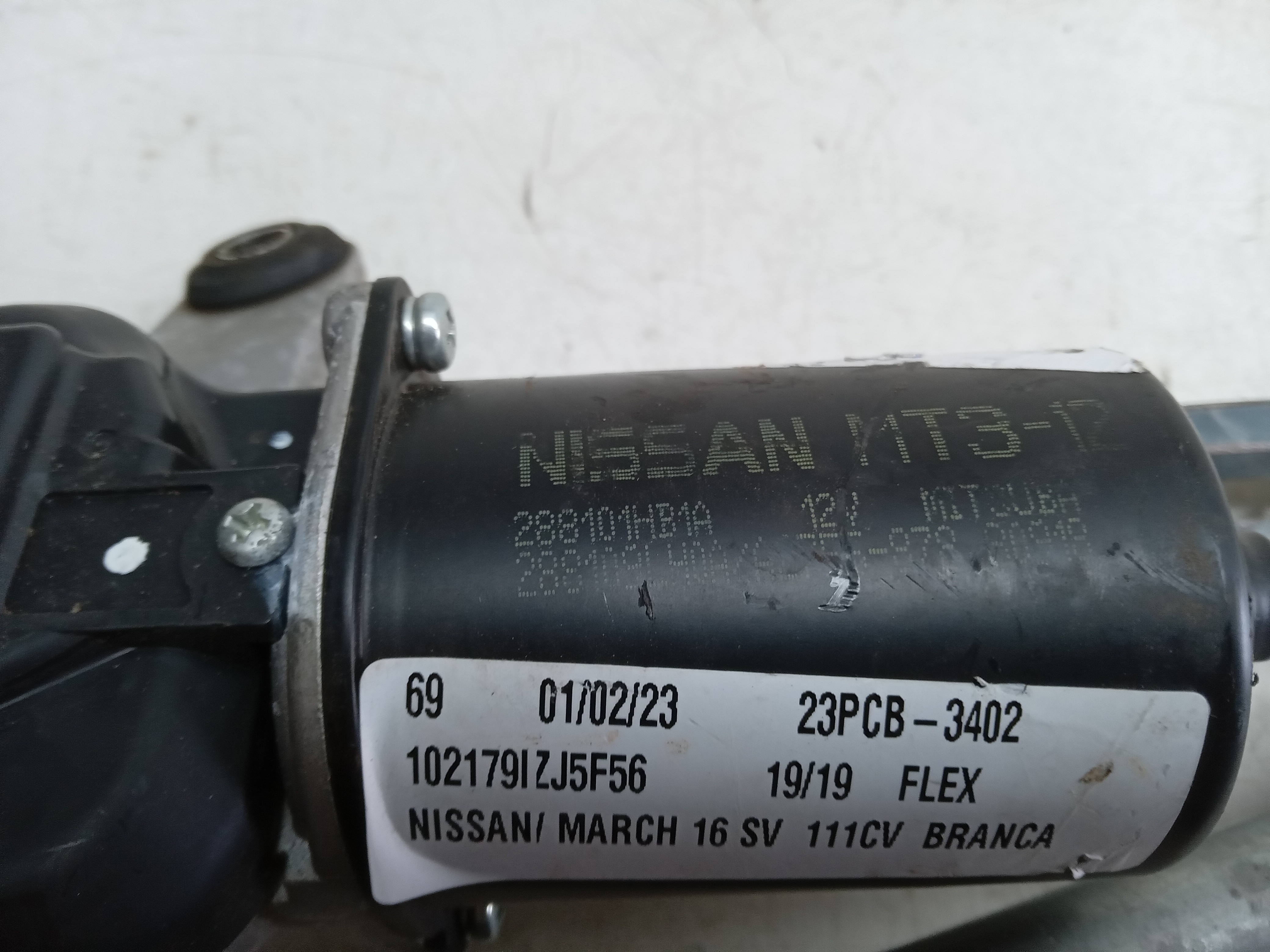 GALHADA LIMPADOR PARABRISA NISSAN MARCH 2019 3