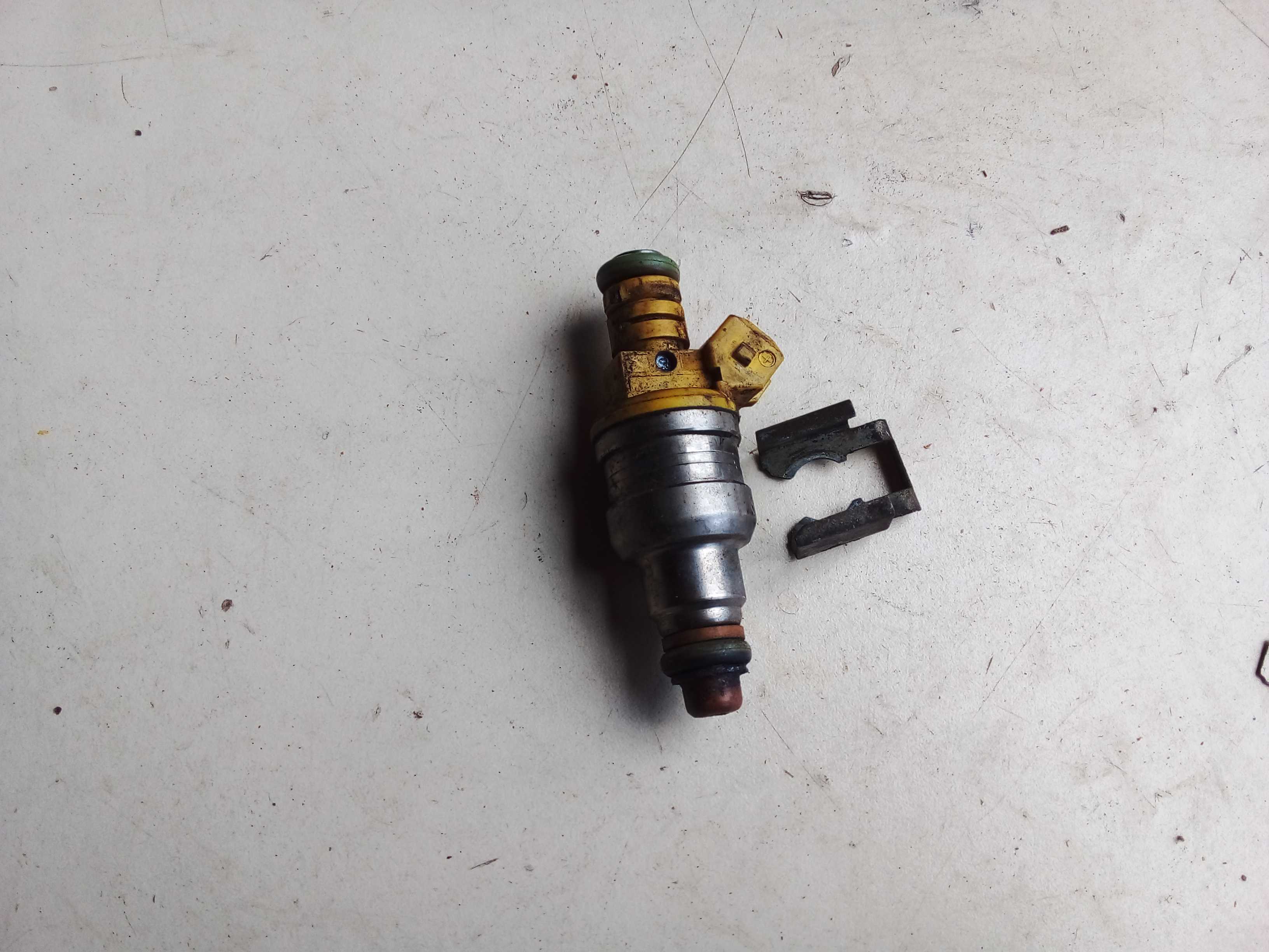 BICO INJEÇÃO VECTRA 98 MOTOR 2.2  260150962 2