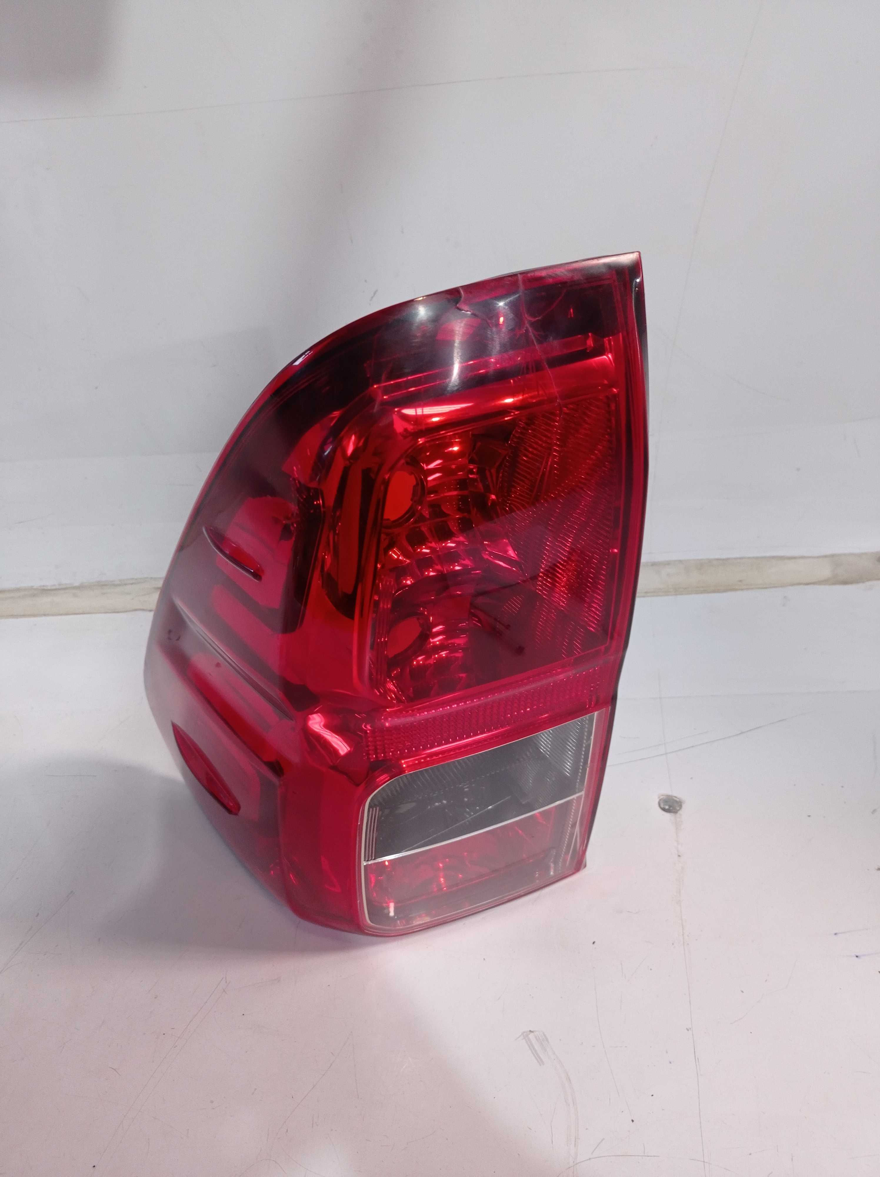 LANTERNA TRASEIRA ESQUERDA TOYOTA HILUX 2016 A 2018 3