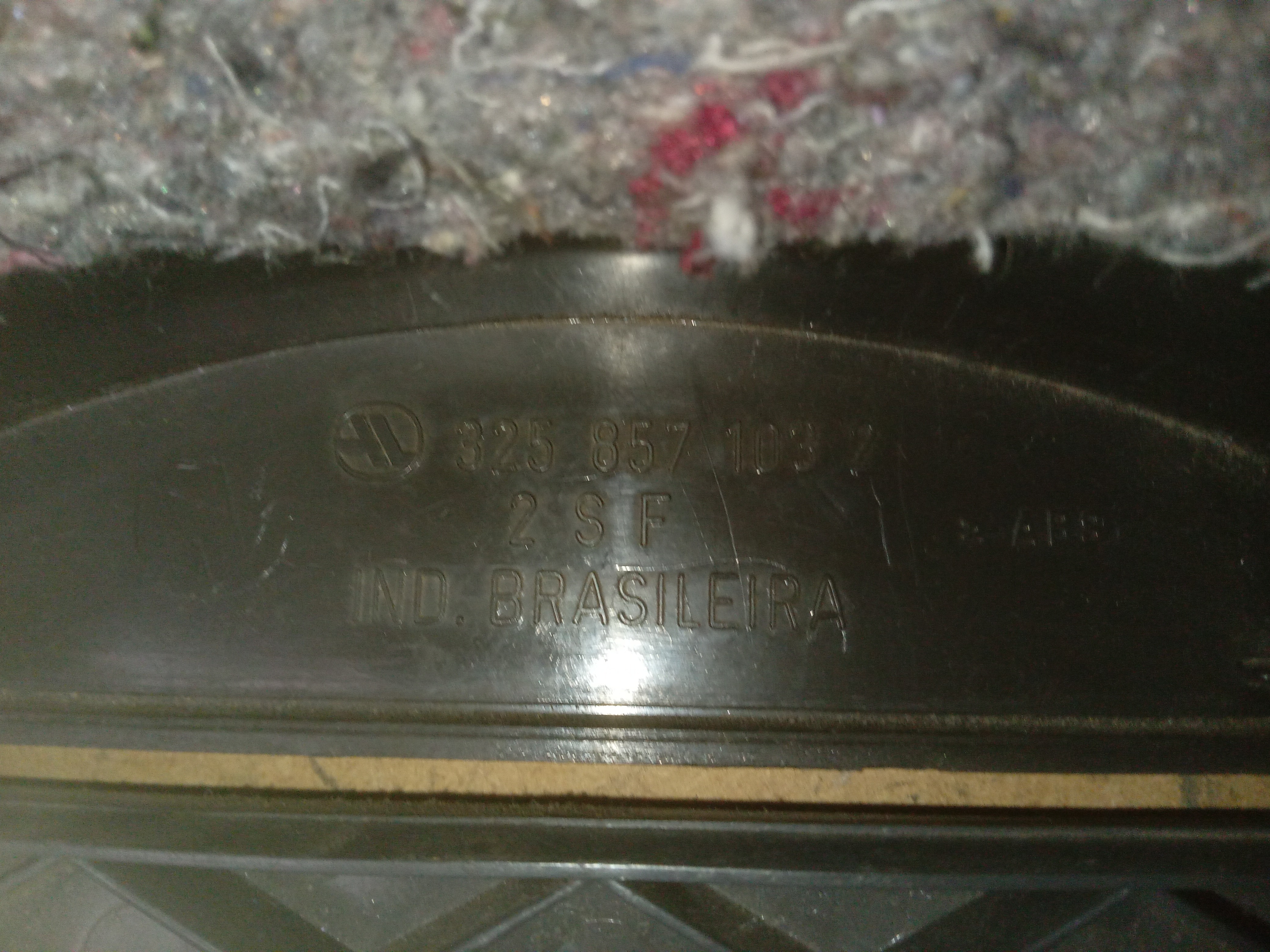 PORTA LUVAS VW SANTANA 1995 3