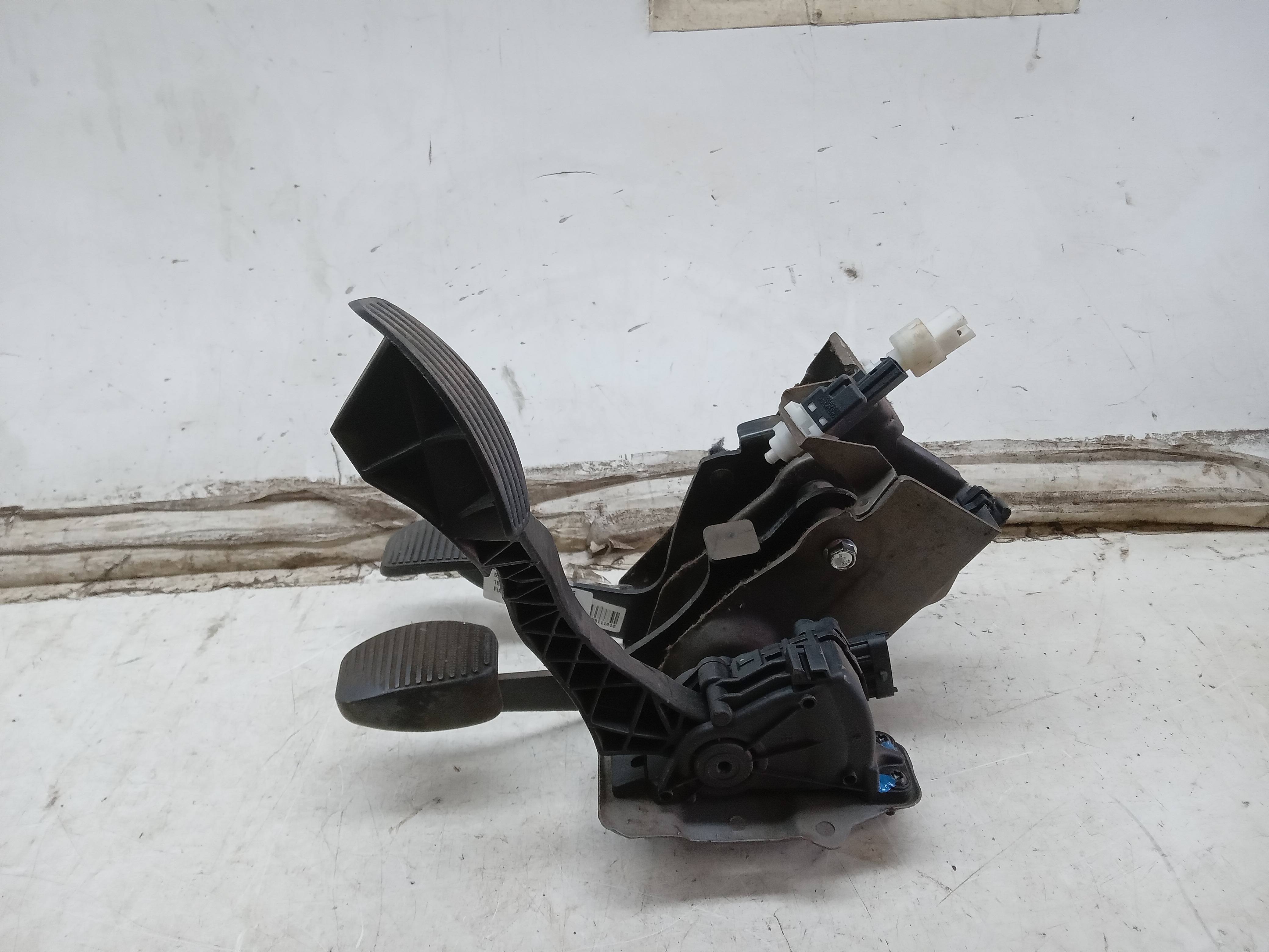 PEDALEIRA PEDAL FREIO EMBREAGEM E ACELERADOR FIAT SIENA 2011 3