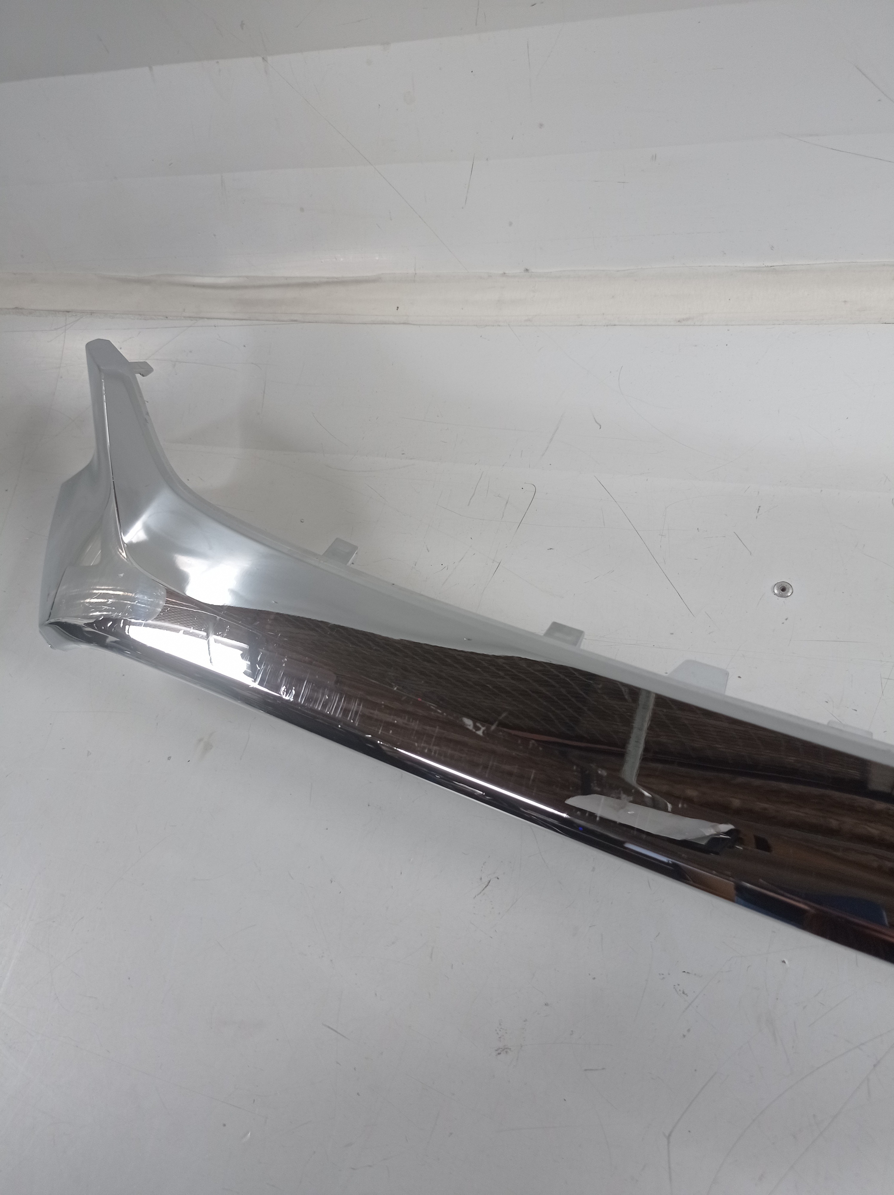 Moldura Cromada Grade Radiador Gm Tracker 2021 A 2024 5