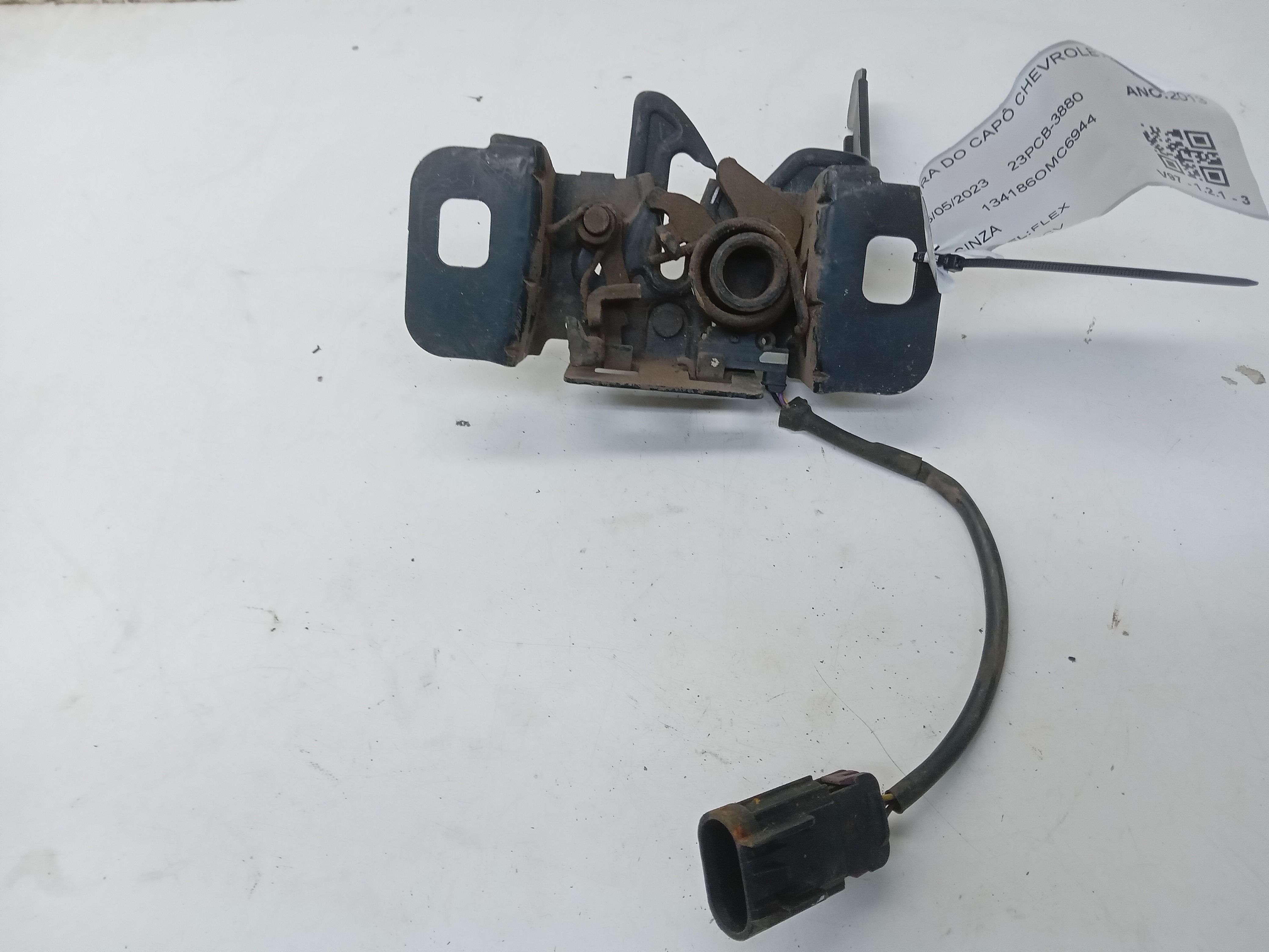 FECHADURA DO CAPÔ CHEVROLET COBALT 2013 1