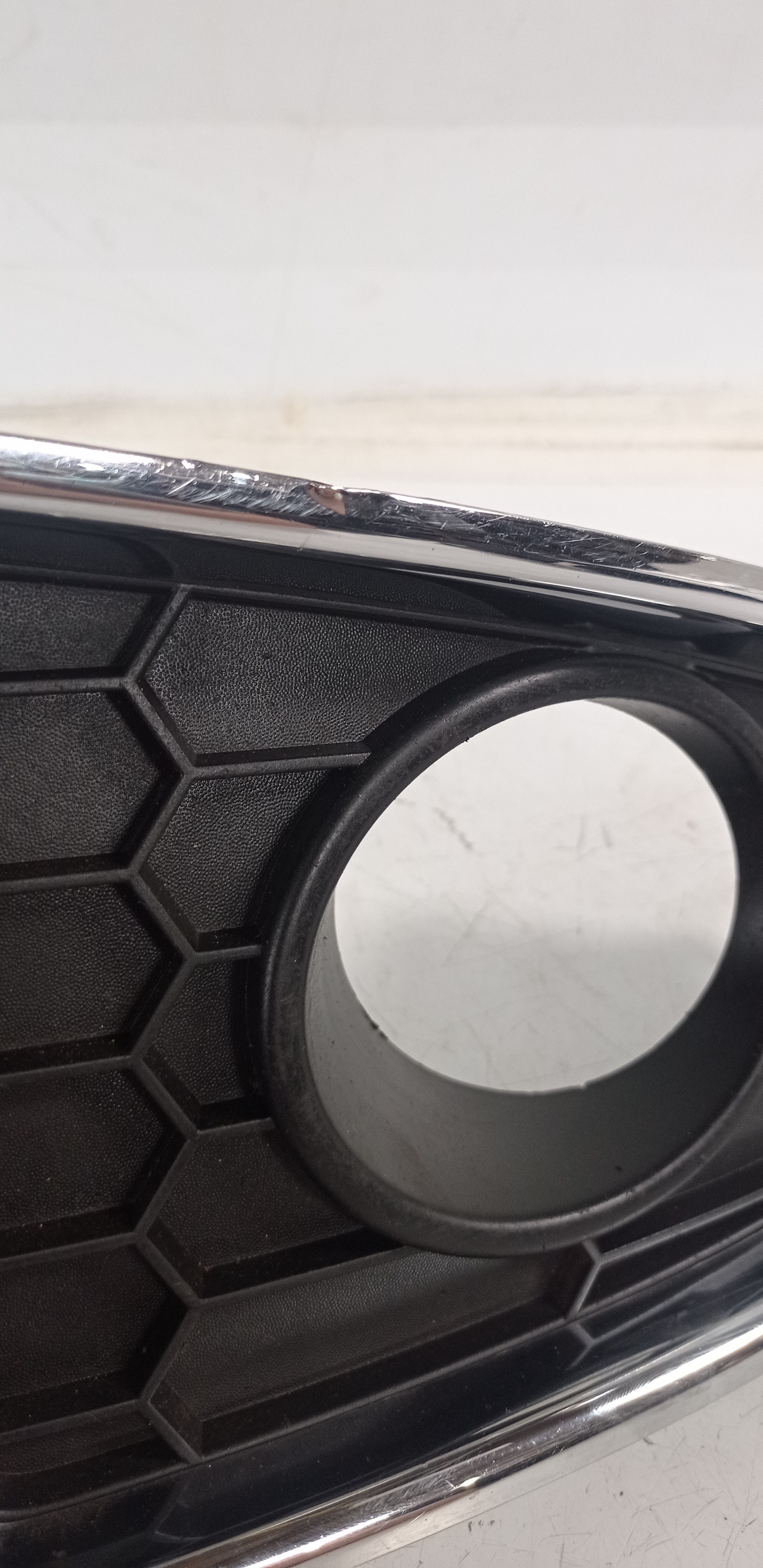 Moldura Farol Milha Direito Renault Sandero 2008 A 2013 4