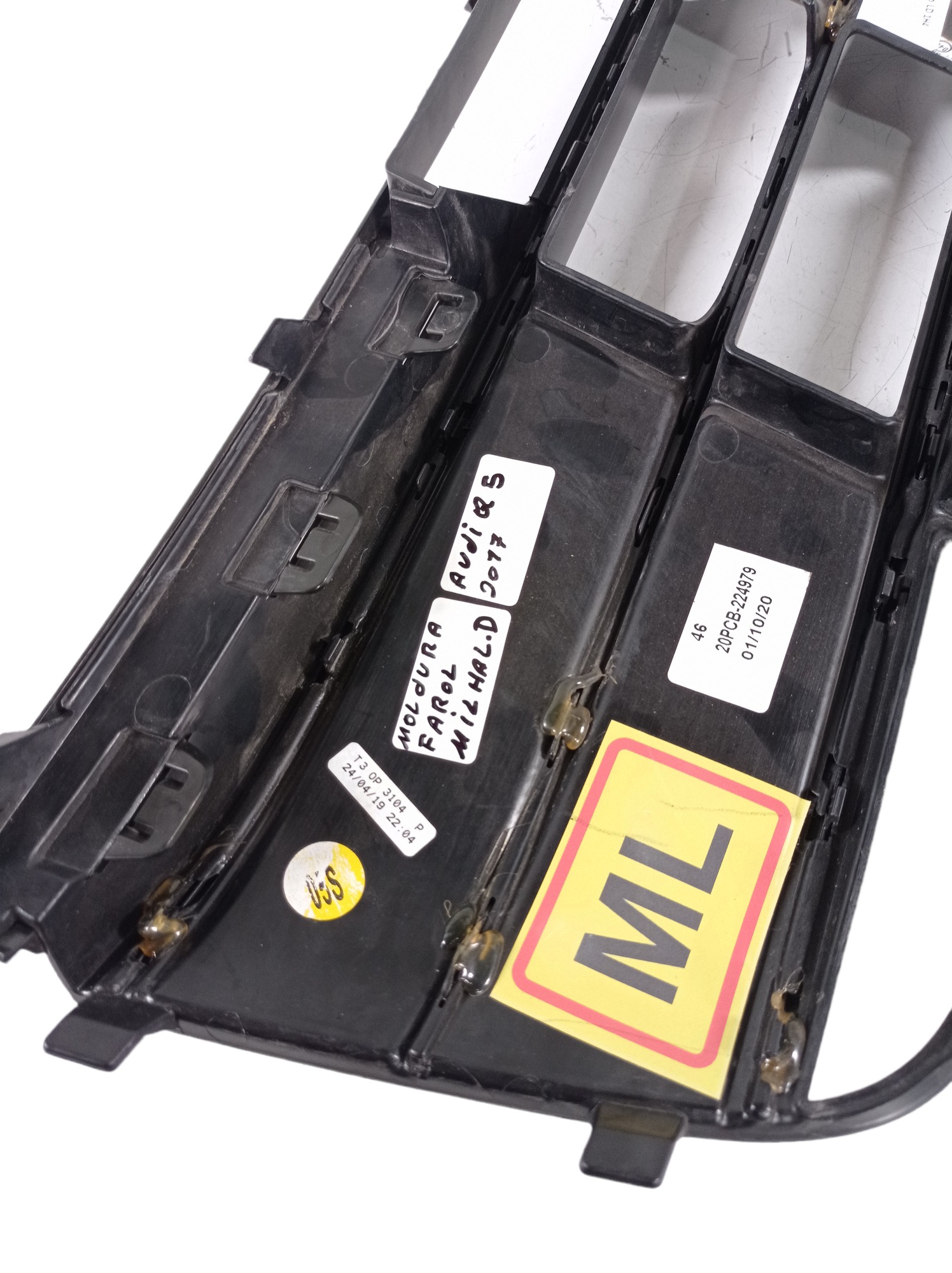 Moldura Farol De Milha Direito Audi Q5 2017 A 2021 Original 9