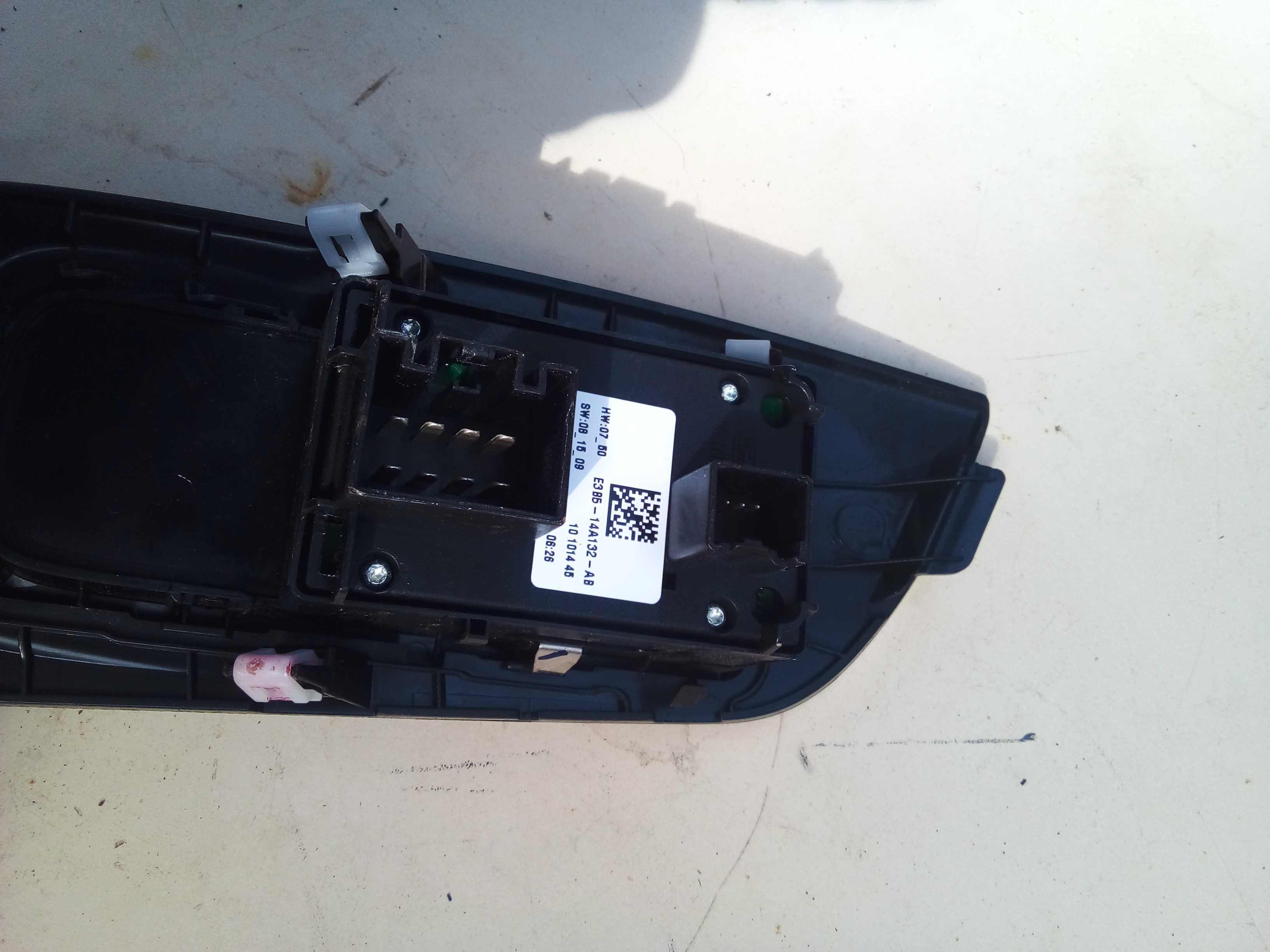 COMANDO BOTÃO VIDRO ELET DIANTE ESQUERDO KA 2018 E3B514A132A 2