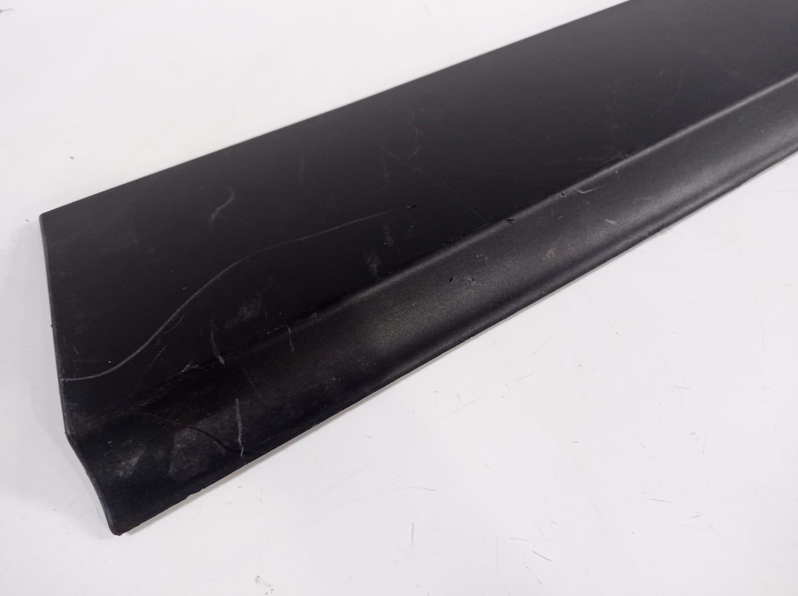 Moldura Aplique Porta Diant Direita Gm Tracker 2014 A 2020 4