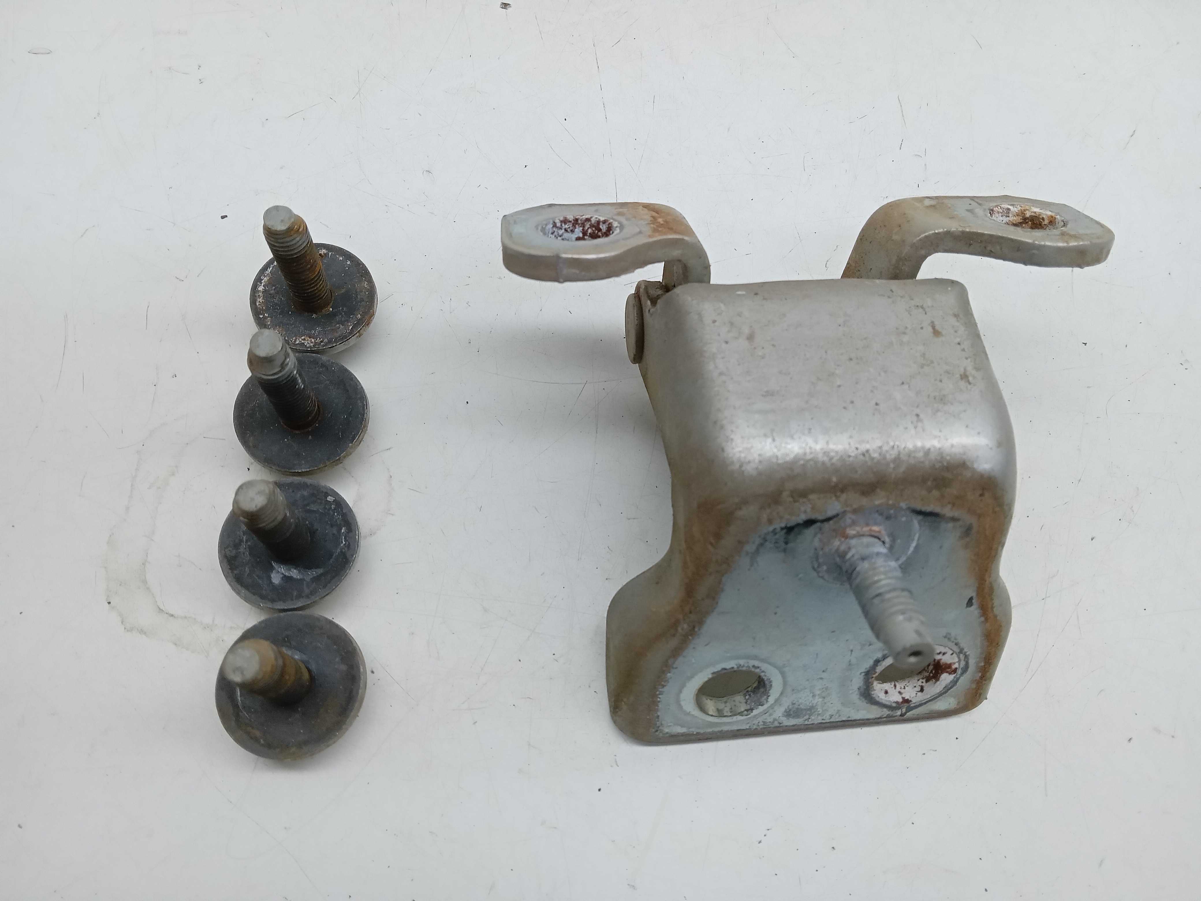 DOBRADIÇA INFERIOR PORTA TRASEIRA ESQUERDA FORD RANGER 2008 1