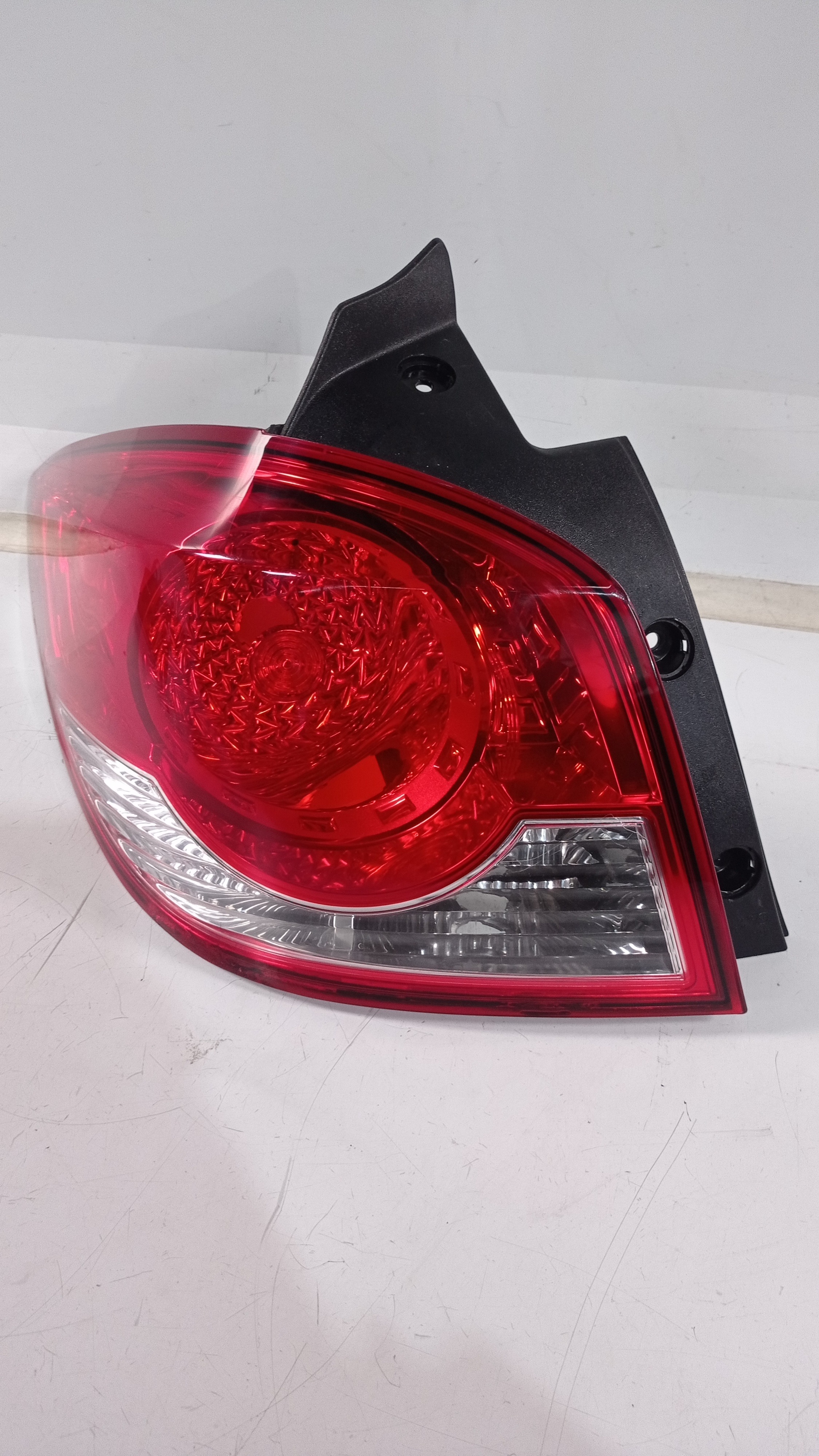 Lanterna Tras Esquerda Gm Cruze Hatch 2012 A 2016 Recuperada 2