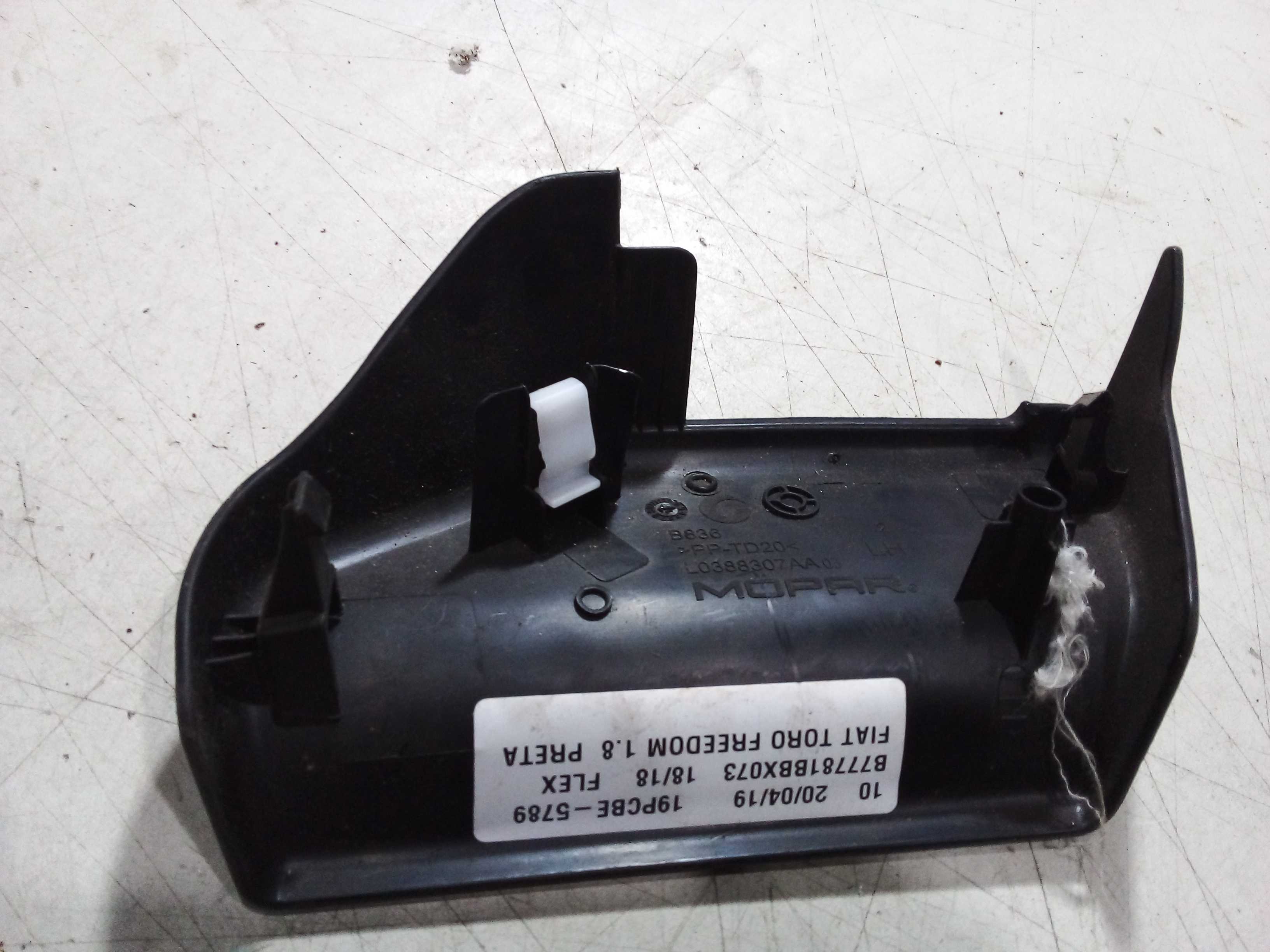 MOLDURA TRILHO BANCO ESQ TORO 2018 L0388307AA 2
