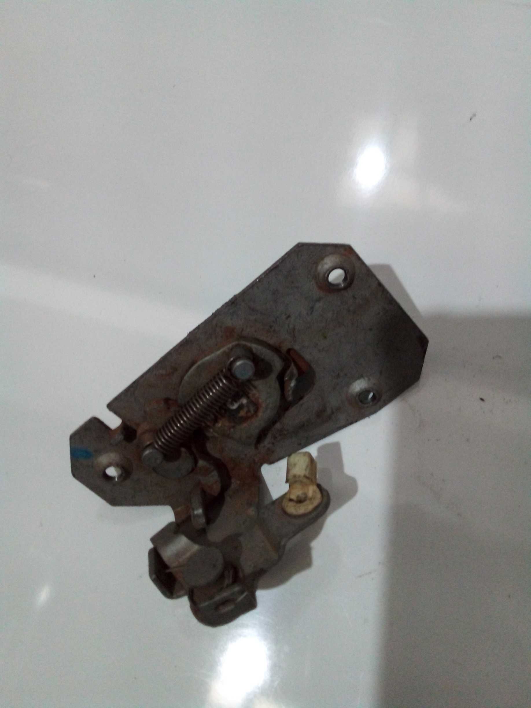 Fechadura Tampa Traseira Esquerda Saveiro 1996 5u7827505a 2