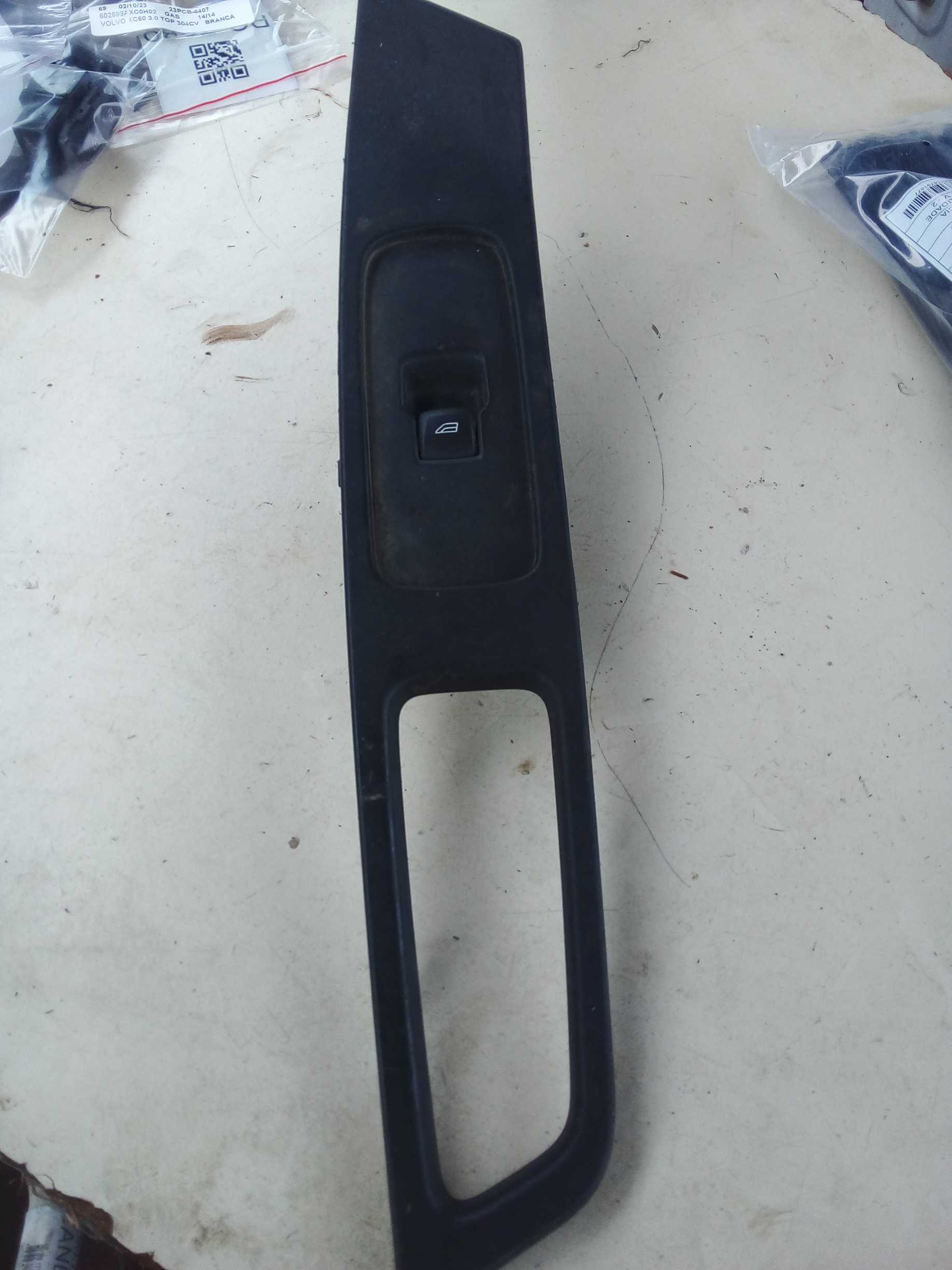 BOTAO VIDRO ELETRICO DIANT DIREITO VOLVO XC60 2014