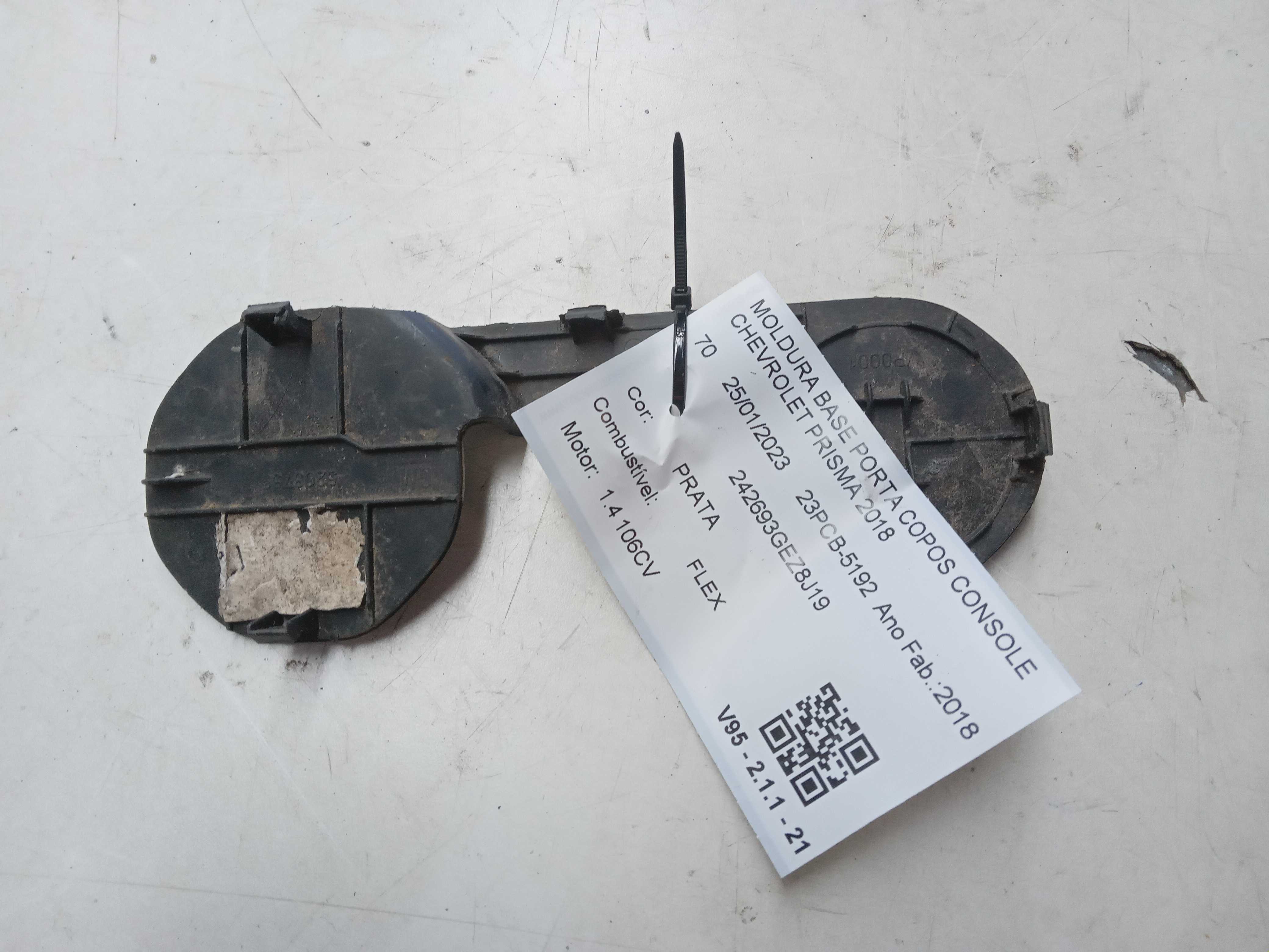 MOLDURA BASE PORTA COPOS CONSOLE CHEVROLET PRISMA 2018 2