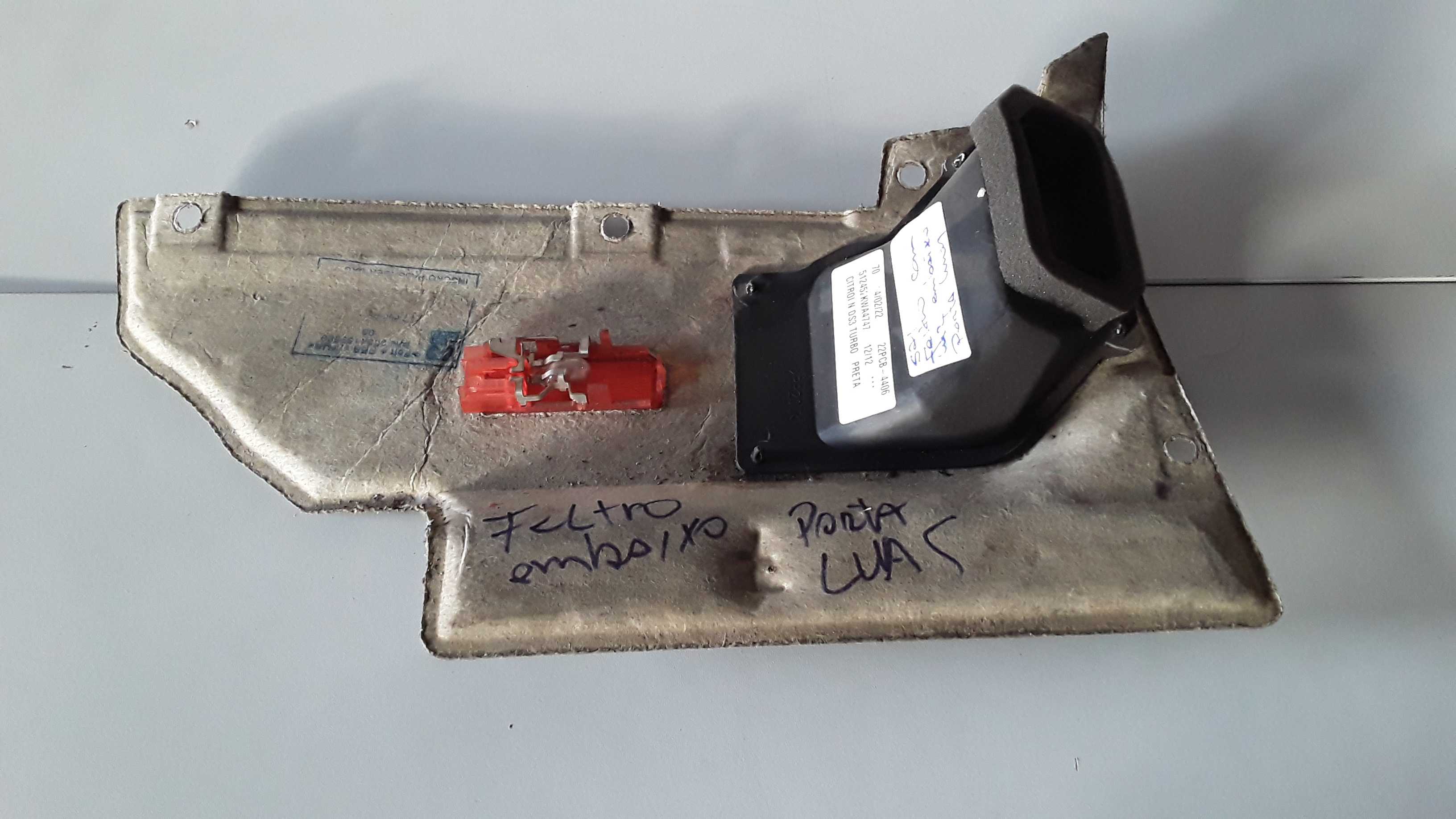 Forro Feltro Porta Luvas Citroen Ds3 Com Luz De Cortesia 2