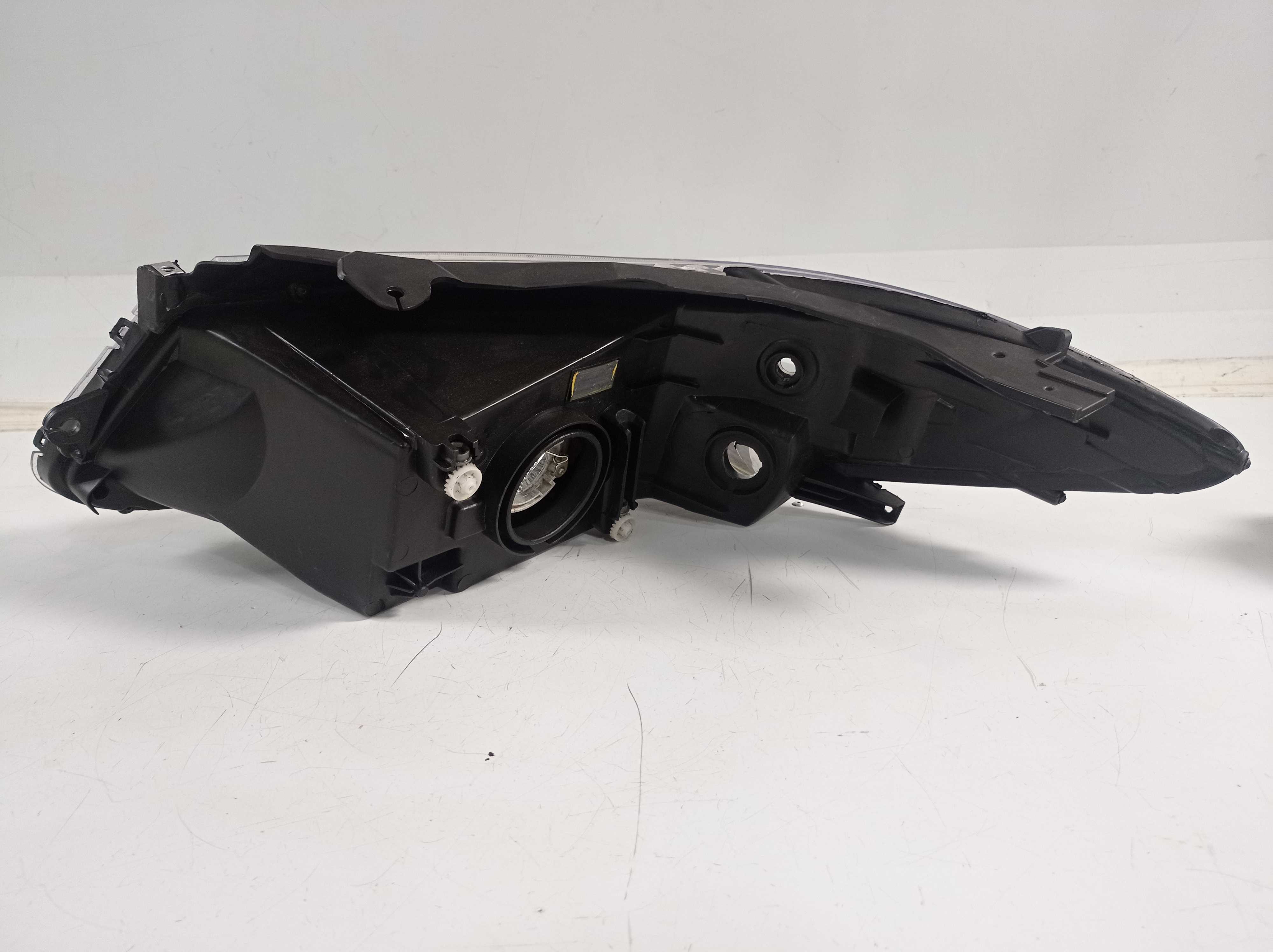 FAROL DIREITO GM ONIX 2012 RECUPERADO 2