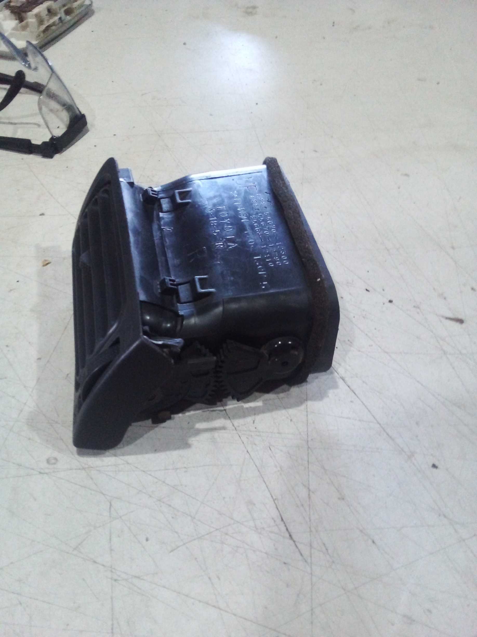 DIFUSOR AR DIREIRO COROLLA 2005 5567012300 2