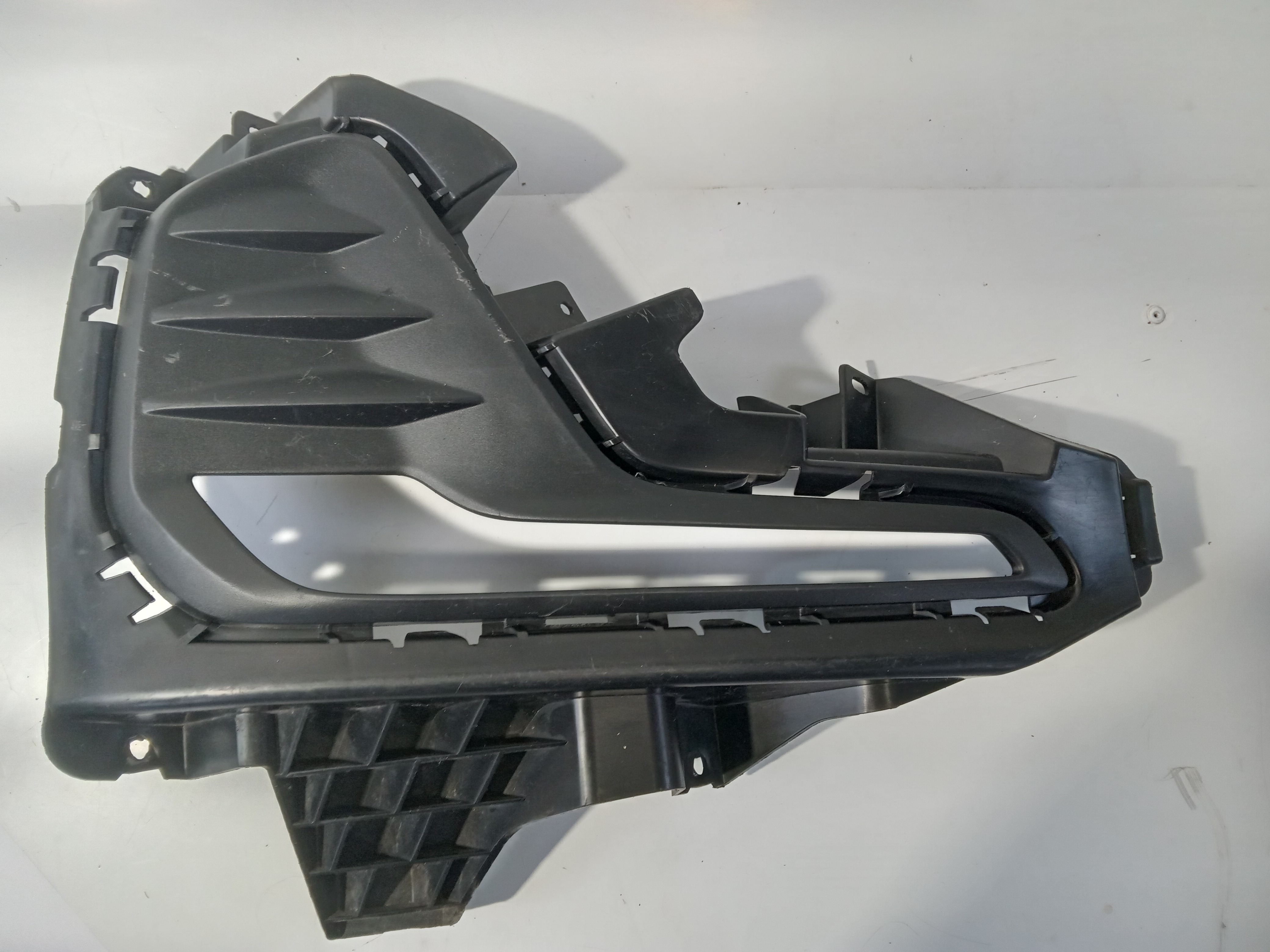 Moldura Milha Luz Drl Direito Gm Onix 2019 2020 26305044 2