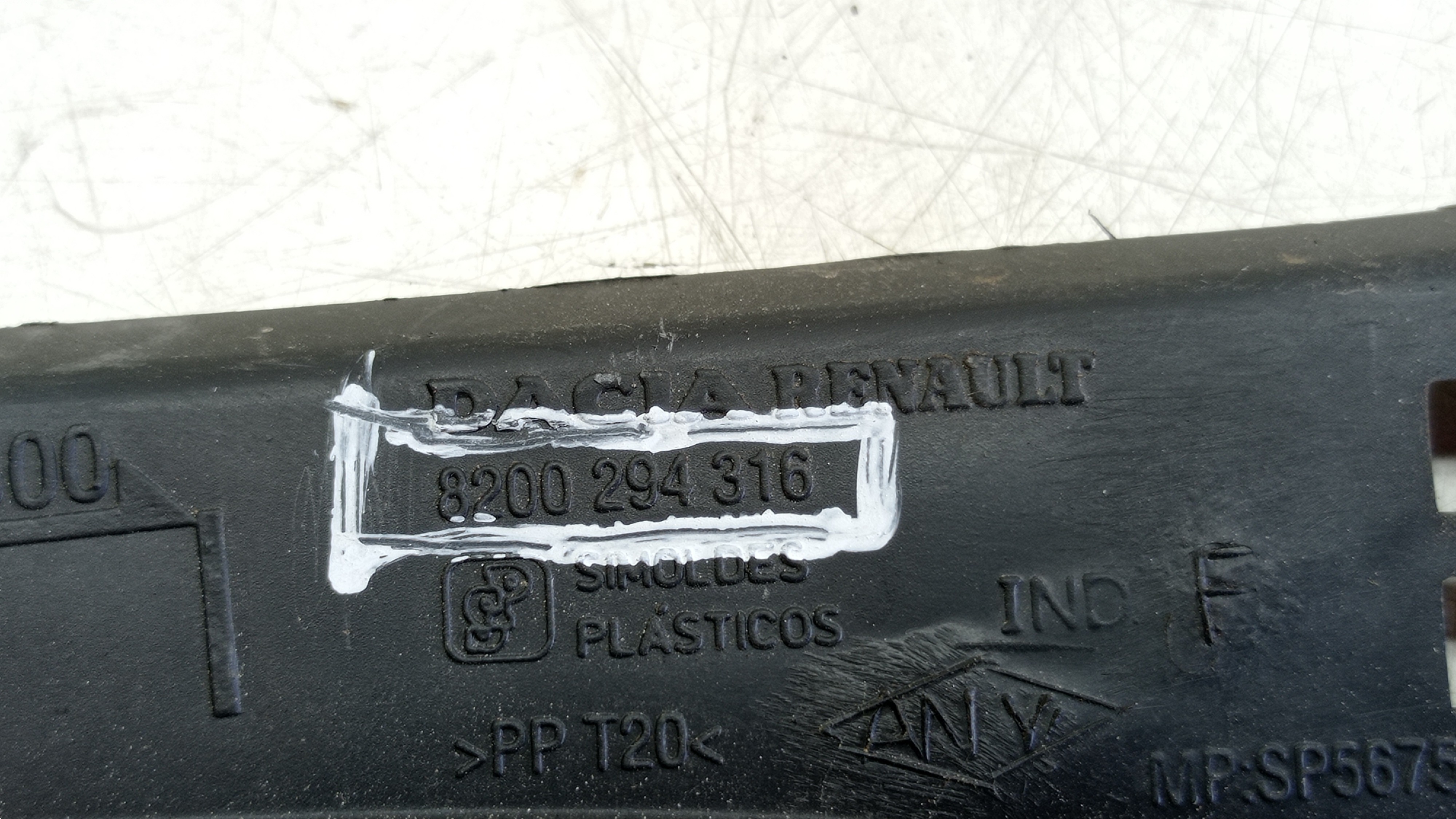 8200294316  Grelha Limpador Dianteira Logan Sandero Duster 3