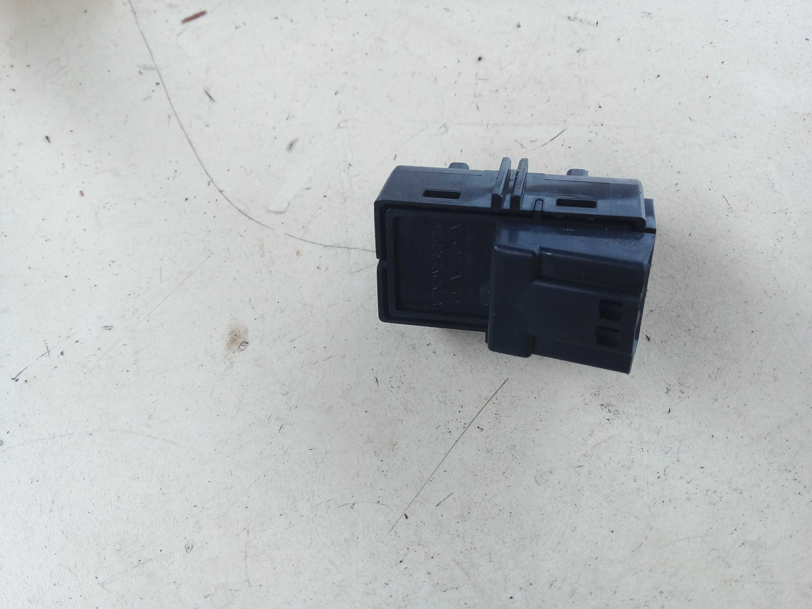 BOTAO TRAVA ELÉTRICA LADO DIREITO VOLVO XC60 2014 2