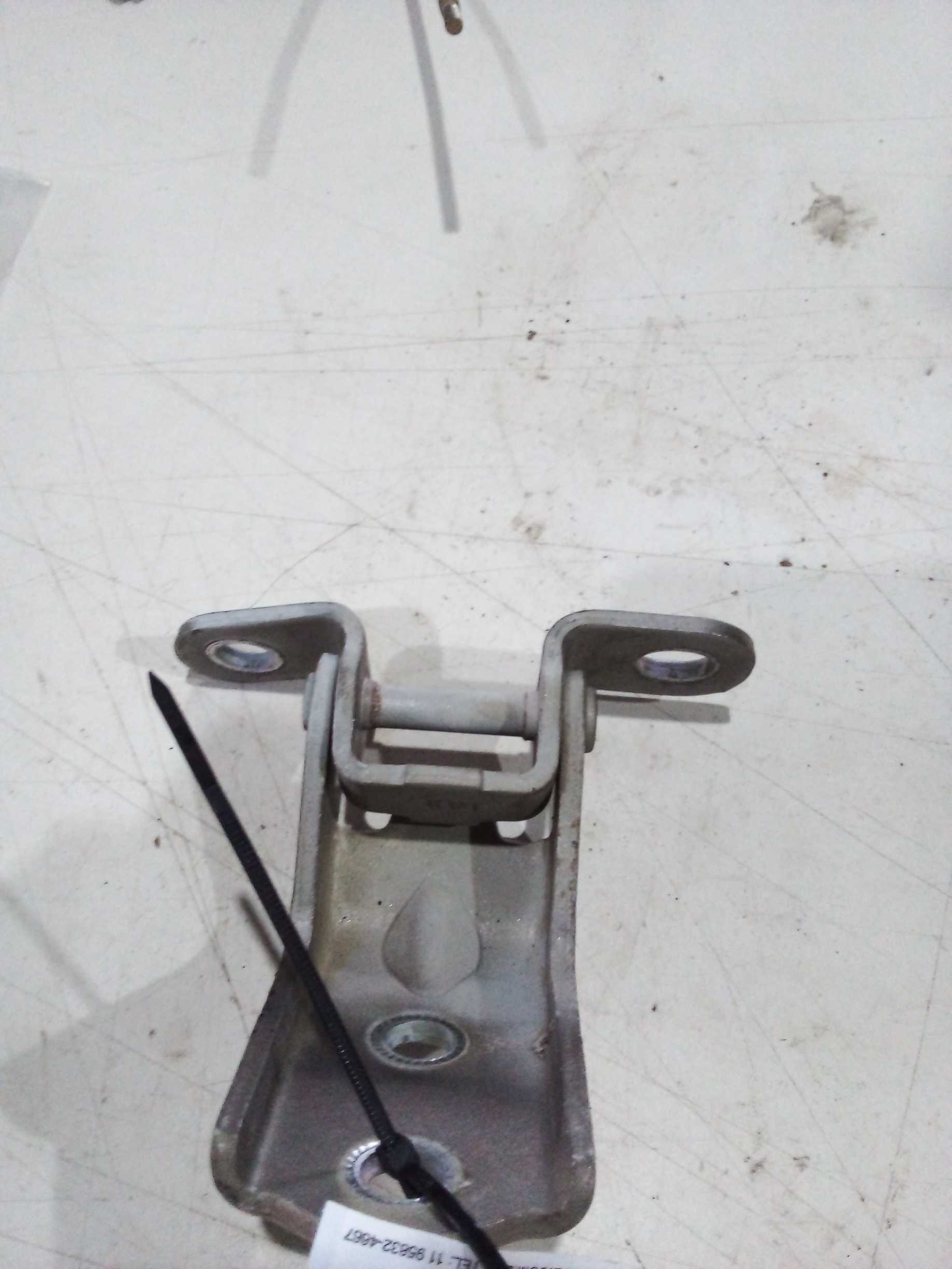 DOBRADIÇA SUPERIOR PORTA DIANTEIRA ESQUERDA KIA PICANTO 2014 1