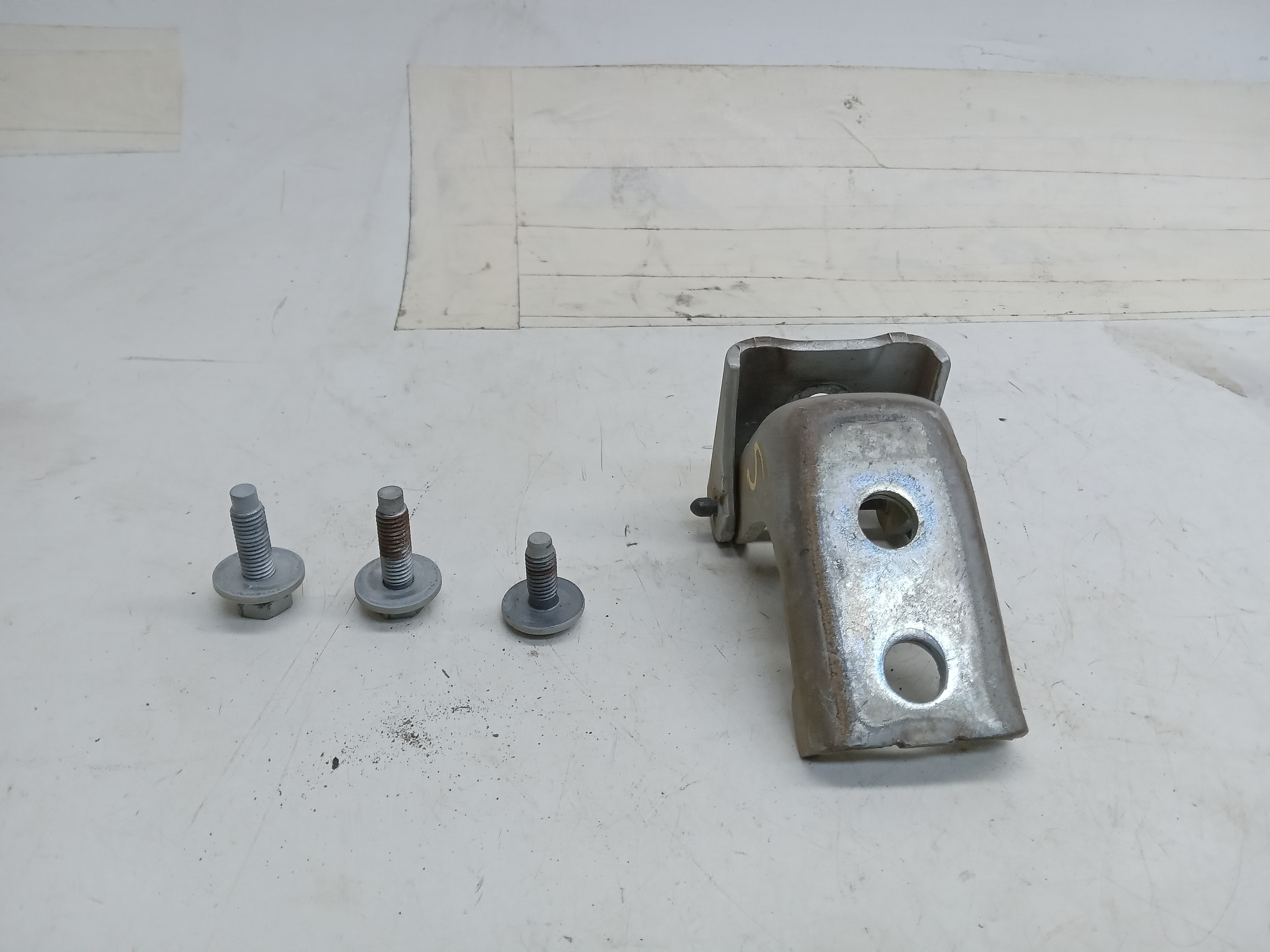 DOBRADIÇA SUPERIOR PORTA DIANTEIRA DIREITA Citroën C3 2009 1