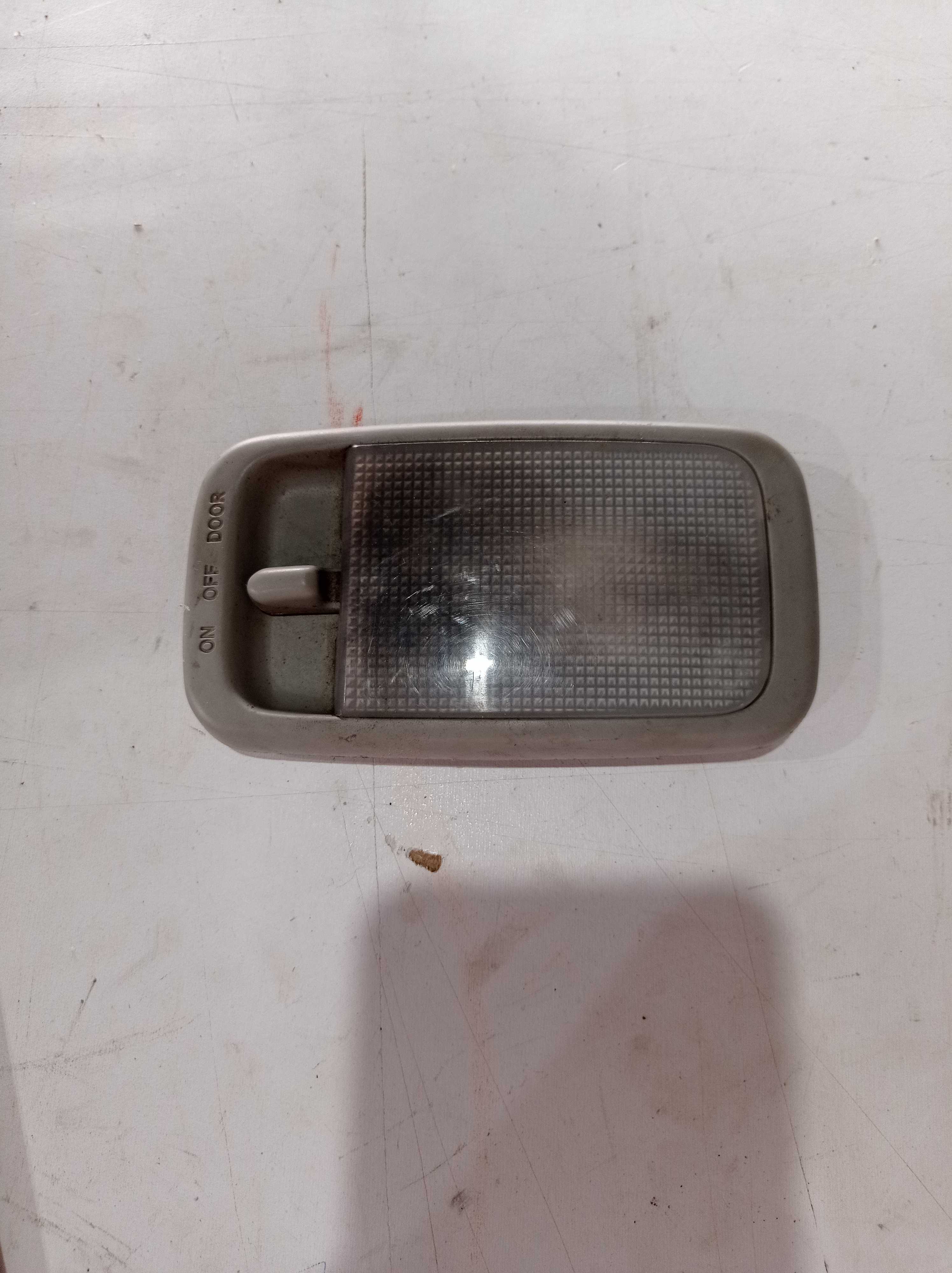 LUZ TETO CORTESIA TOYOTA HILUX 2010 1