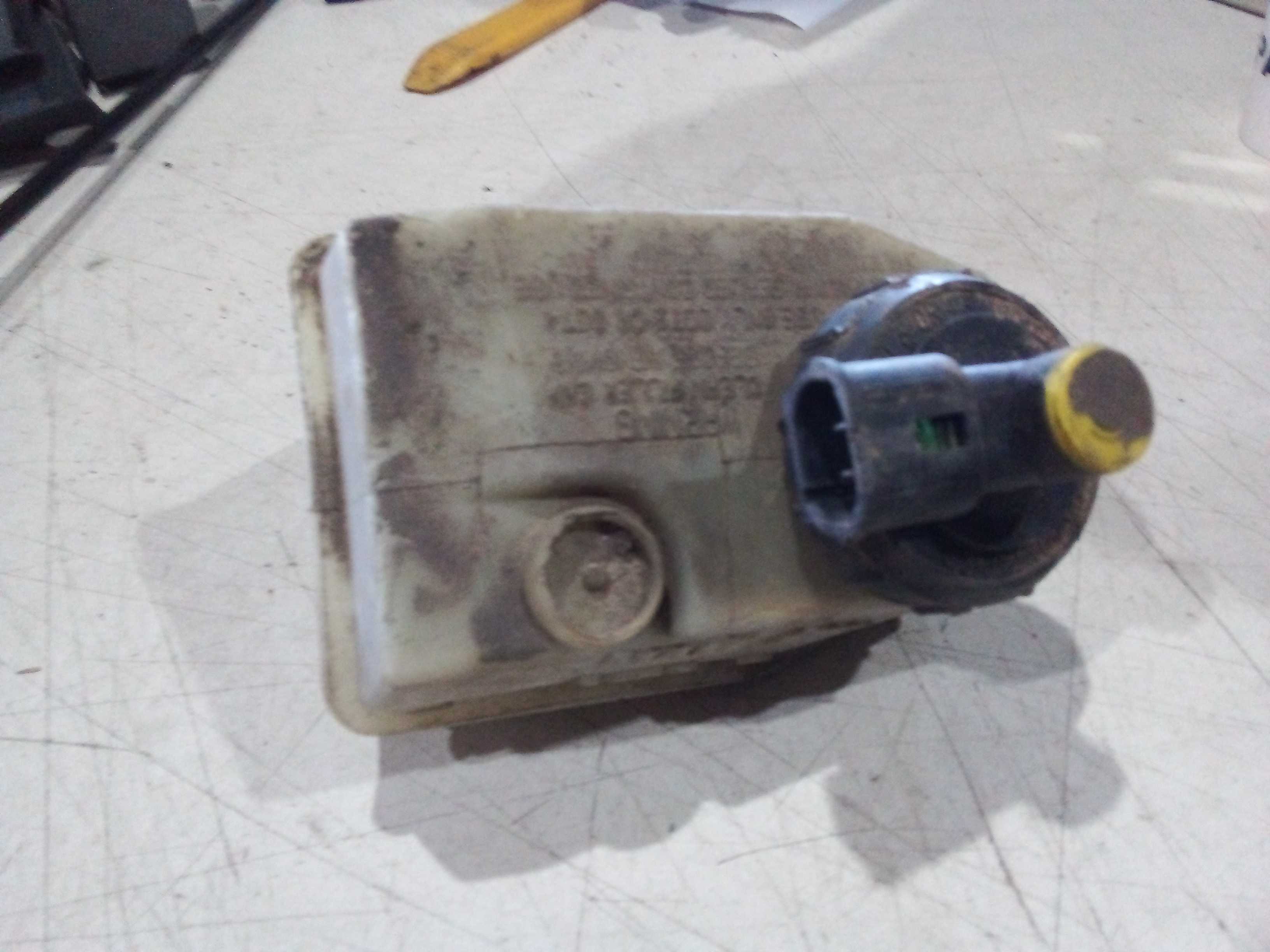 RESEVATORIO CILINDRO MESTRE  CLIO 2003 7700427825 2