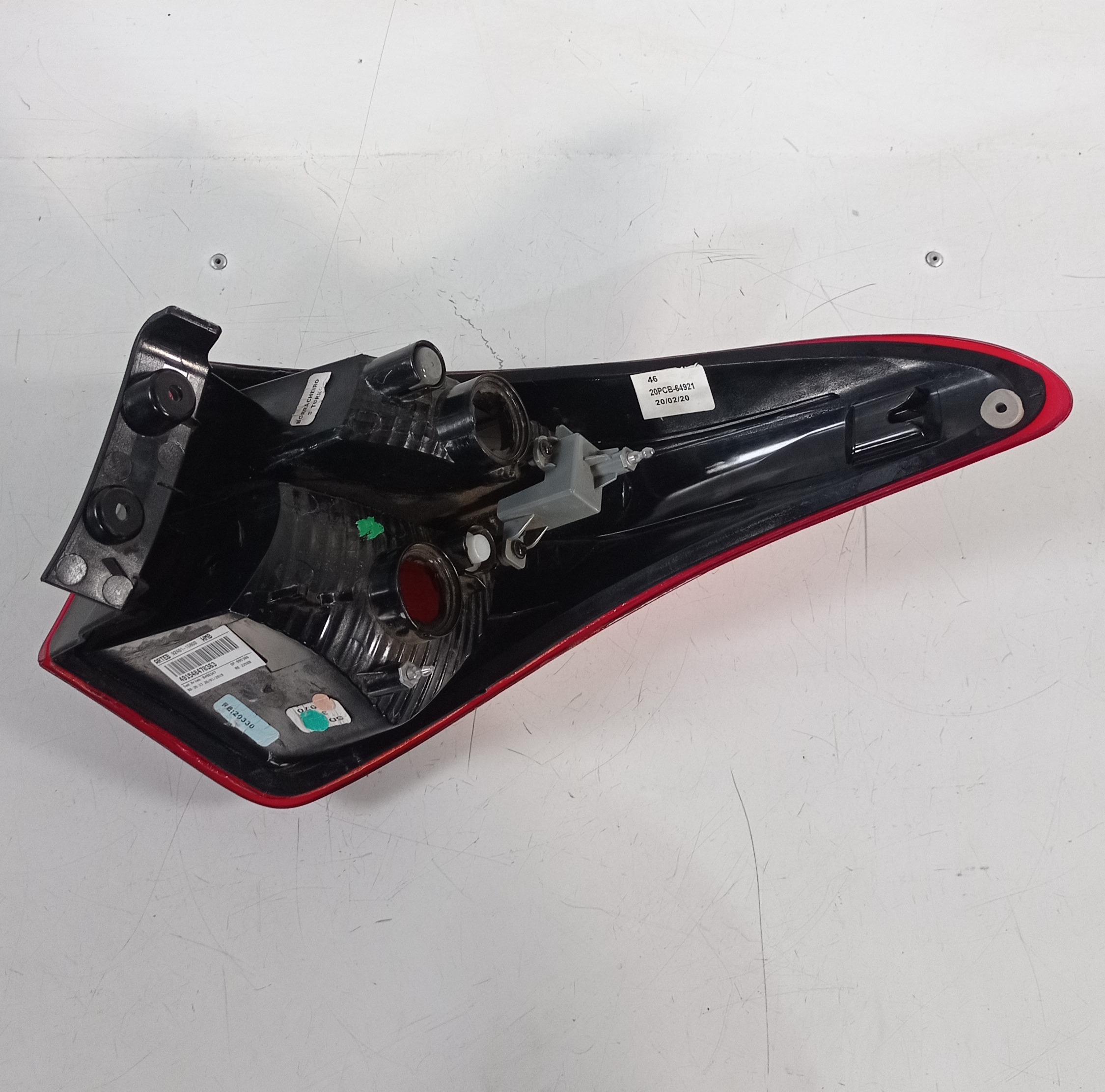 Lanterna Tras Esquerda Hyundai Hb20 Hatch Fume Recuperada 10