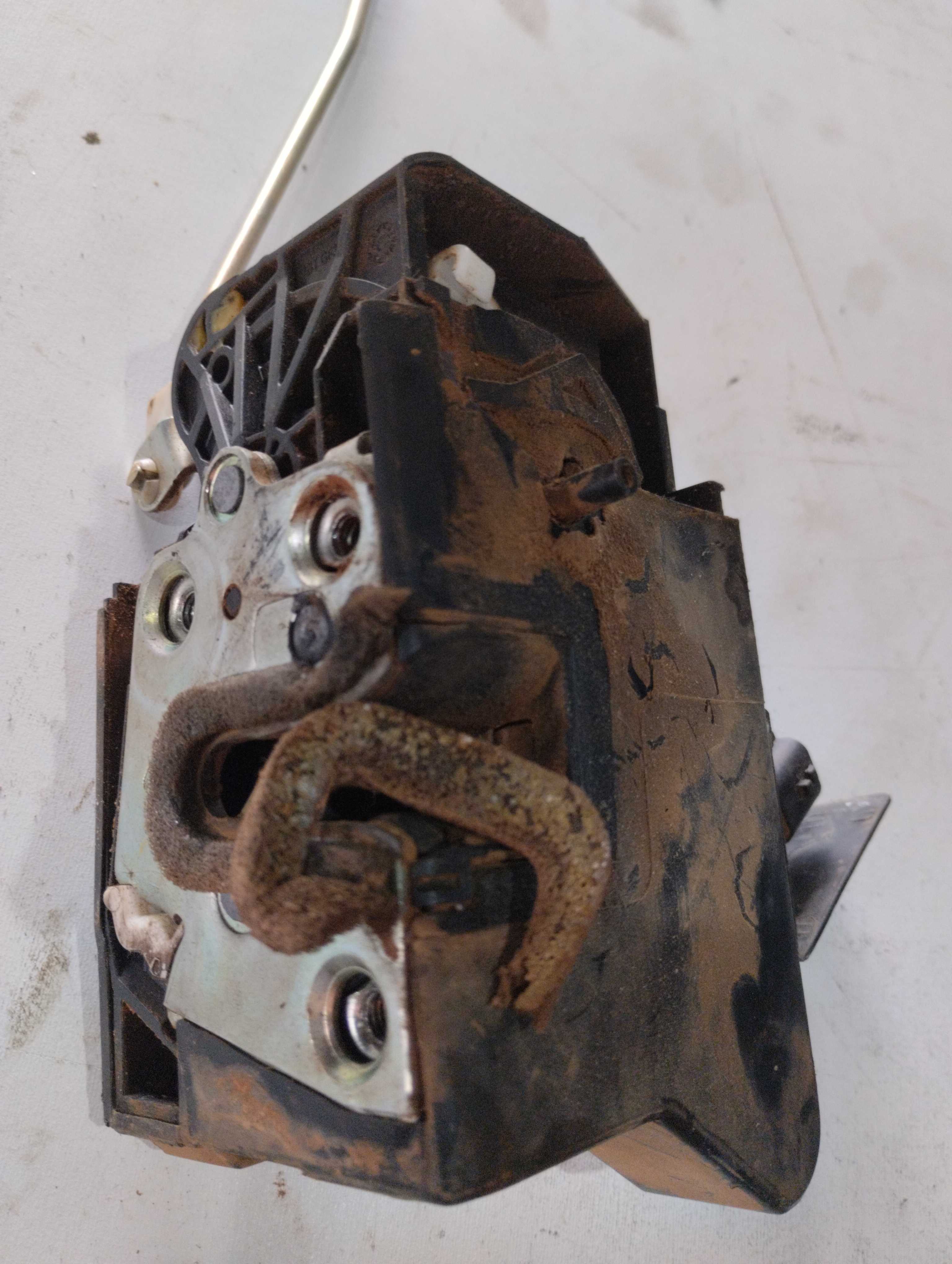 Fechadura tras direita Renault Sandero Logan 2015 a 2020 3