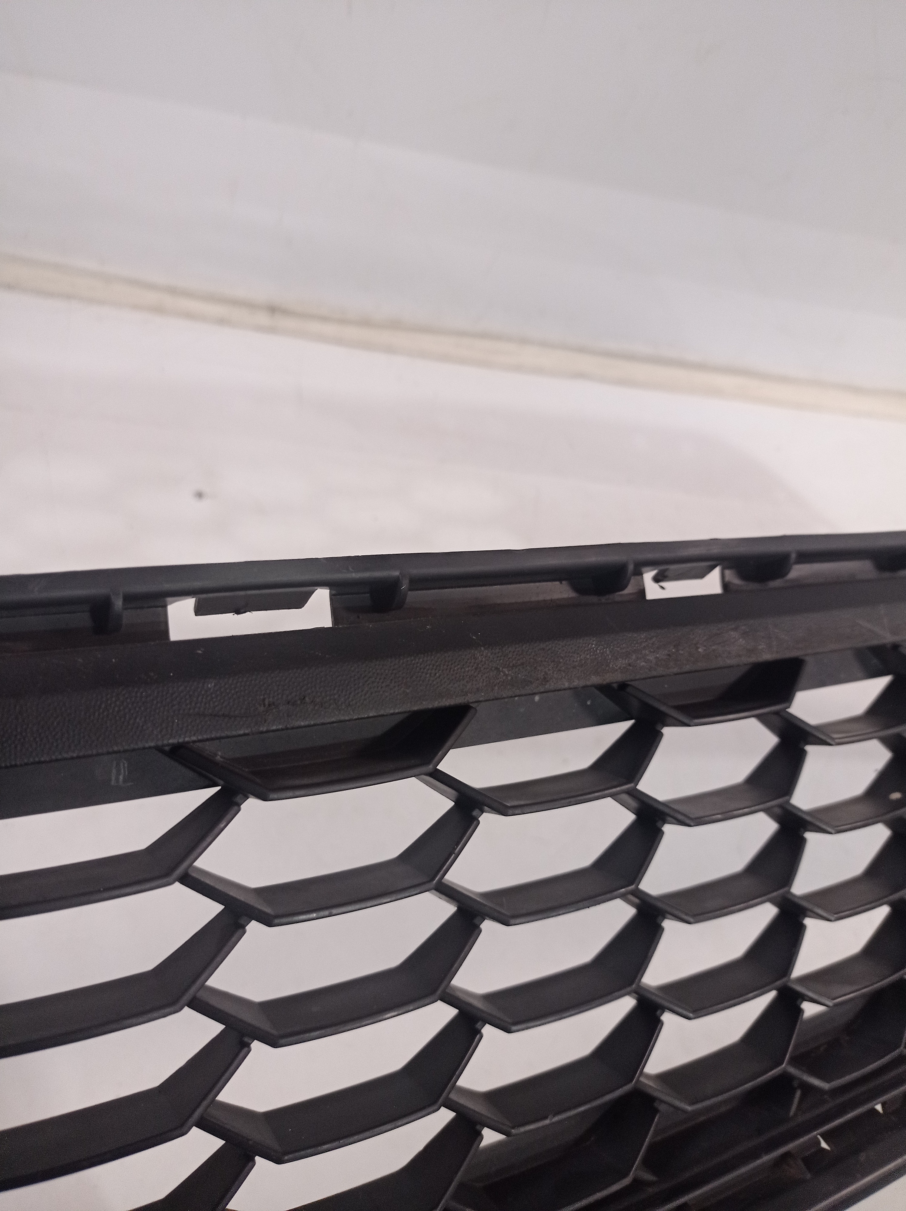 5u0853677j Grade Inf Parachoque Diant Vw Saveiro G7 Robust 5