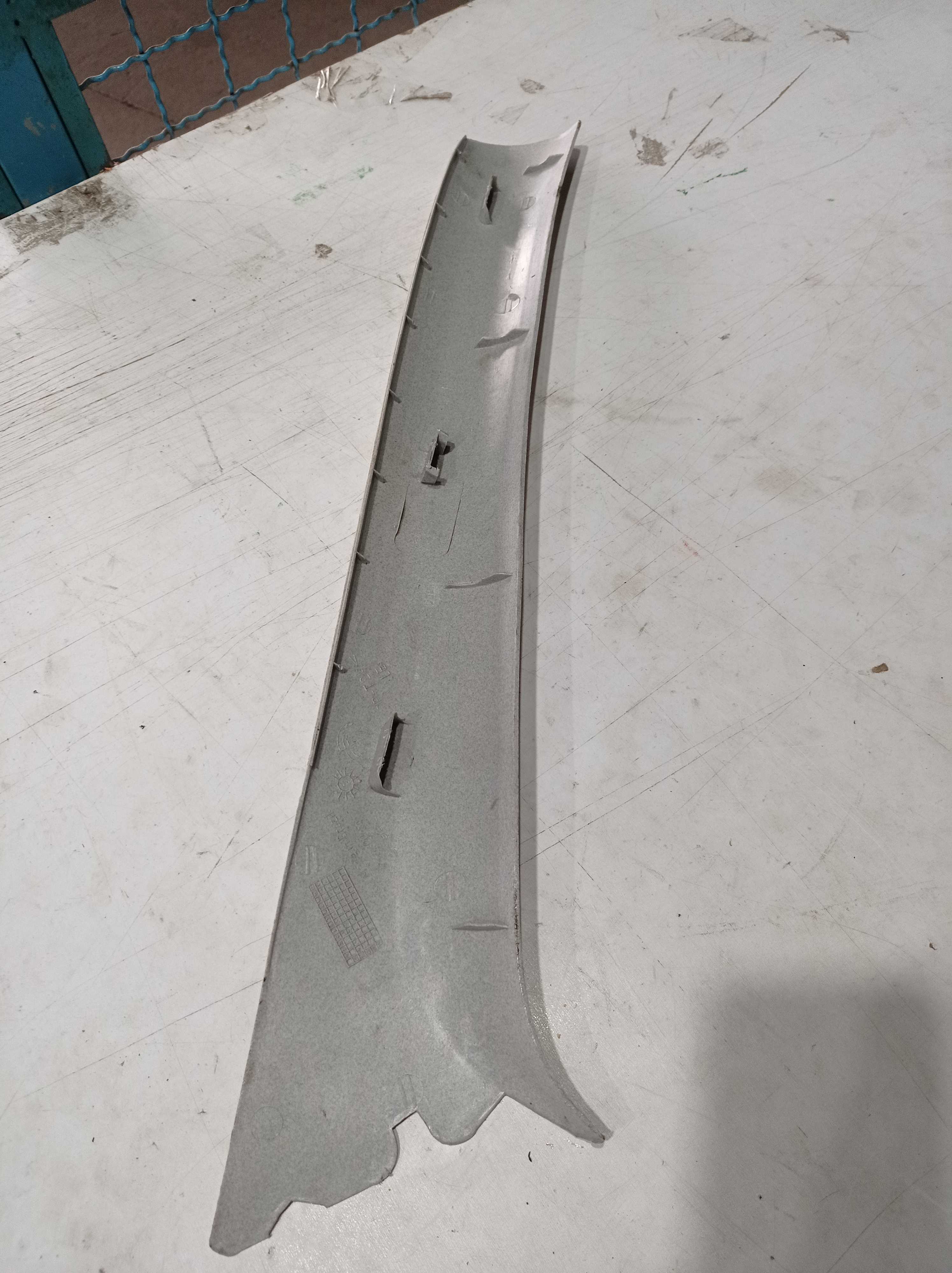 ACABAMENTO EXTERNO DA COLUNA DIANTEIRA ESQUERDA Fiat Palio 2