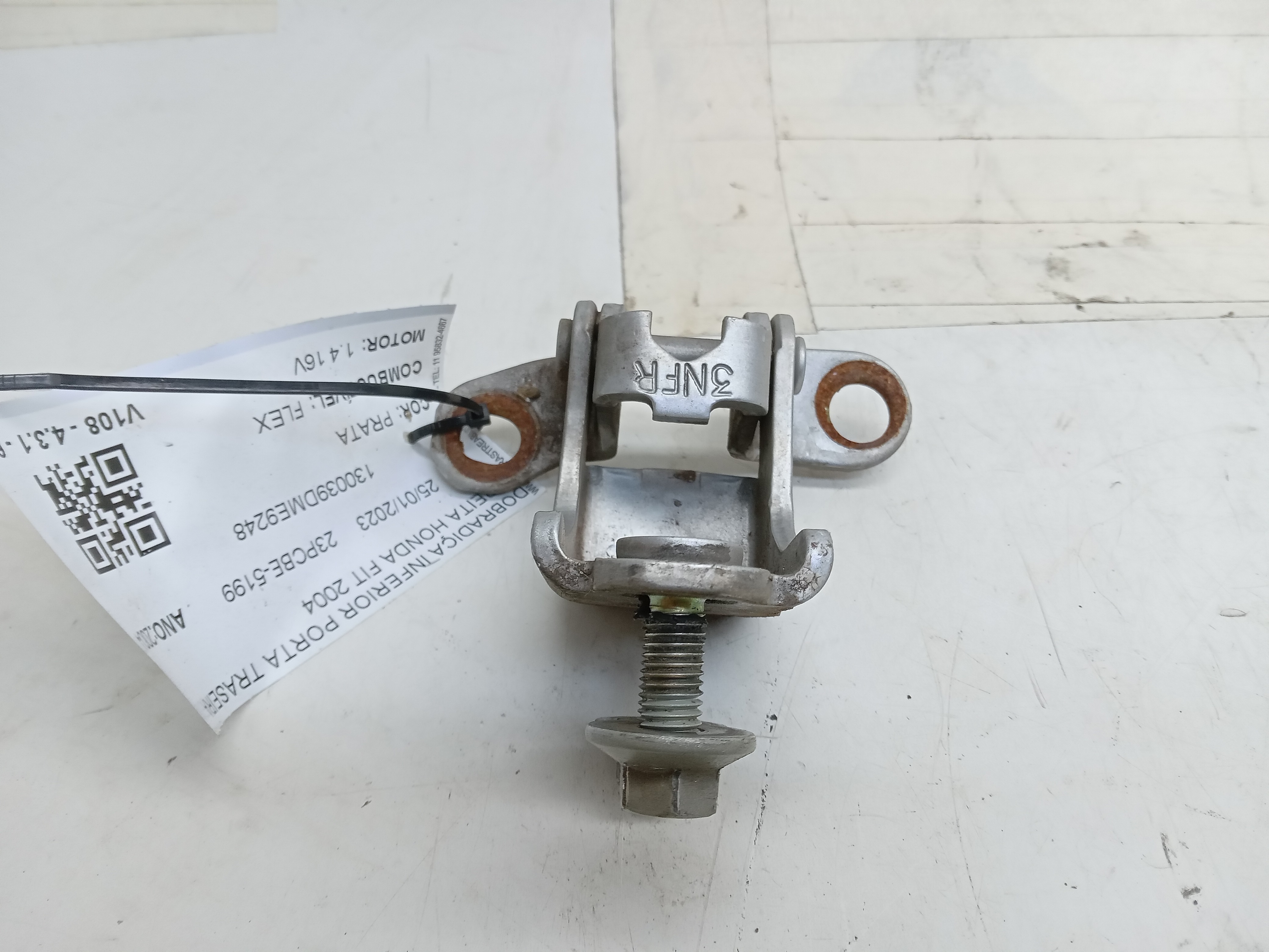 DOBRADIÇA INFERIOR PORTA TRASEIRA DIREITA HONDA FIT 2004 1