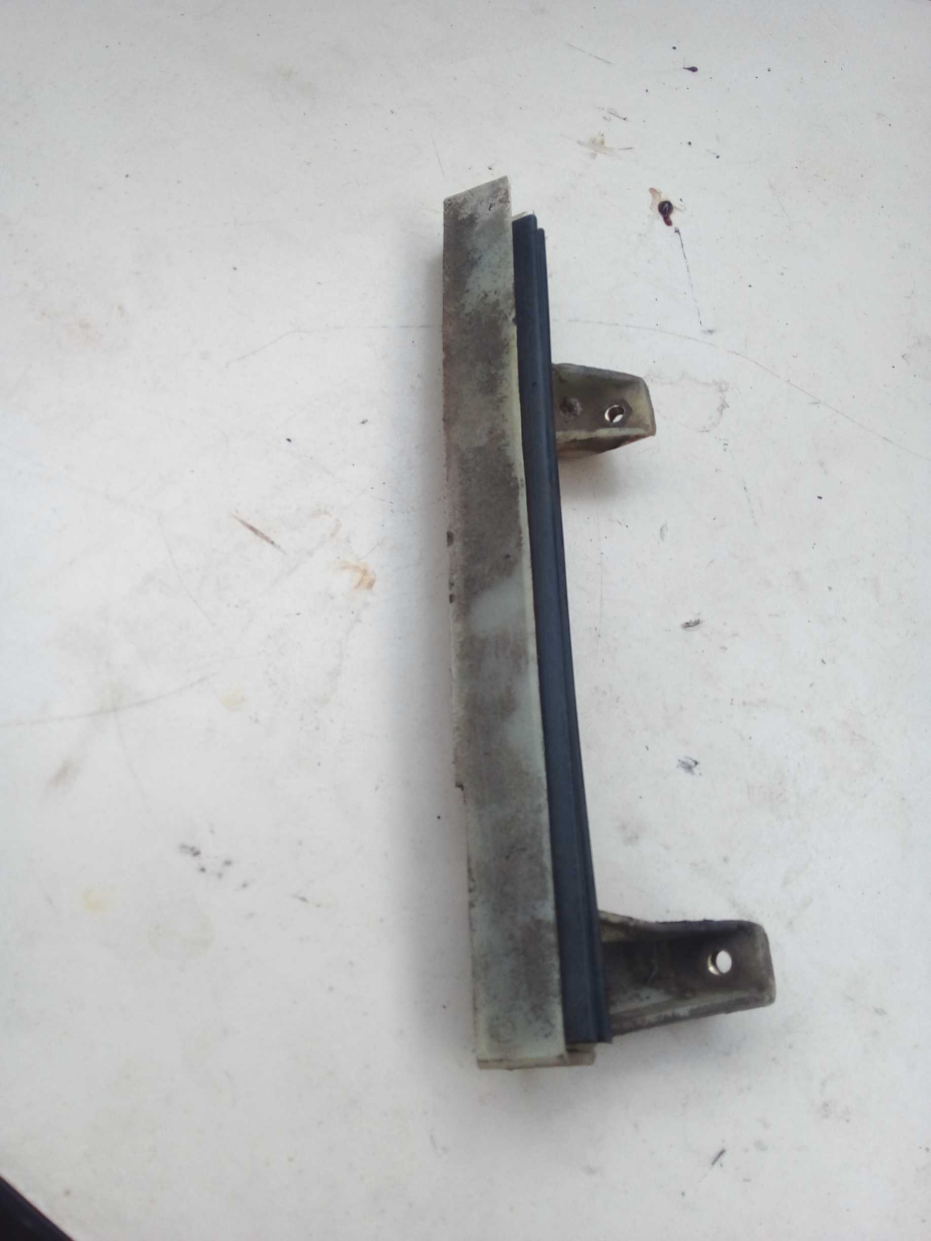 GUIA CANALETA  VIDRO PORTA TRÁS DIREITA UNO 95