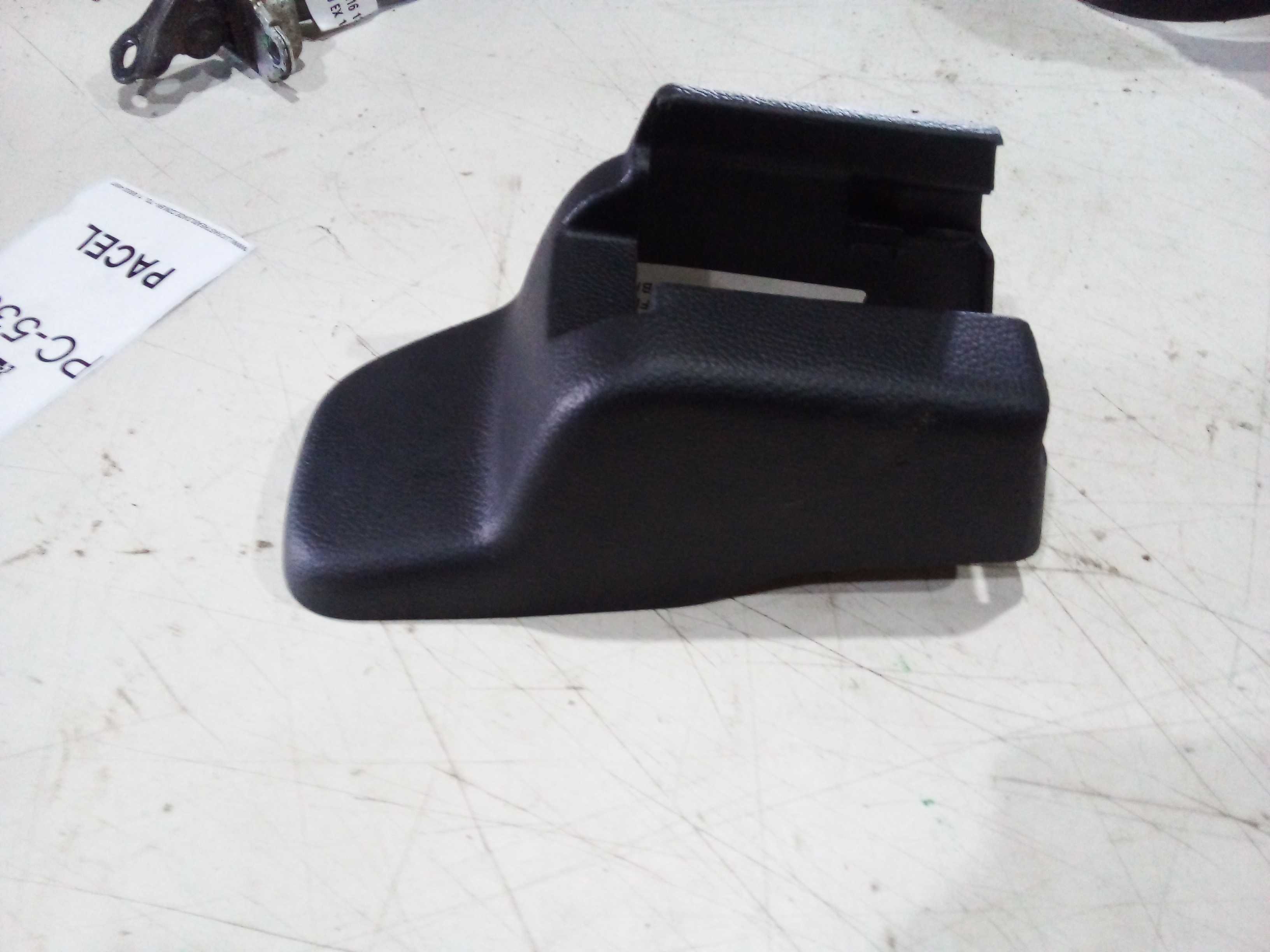 MOLDURA BANCO HRV 20CV 2016 81607H010M2 1
