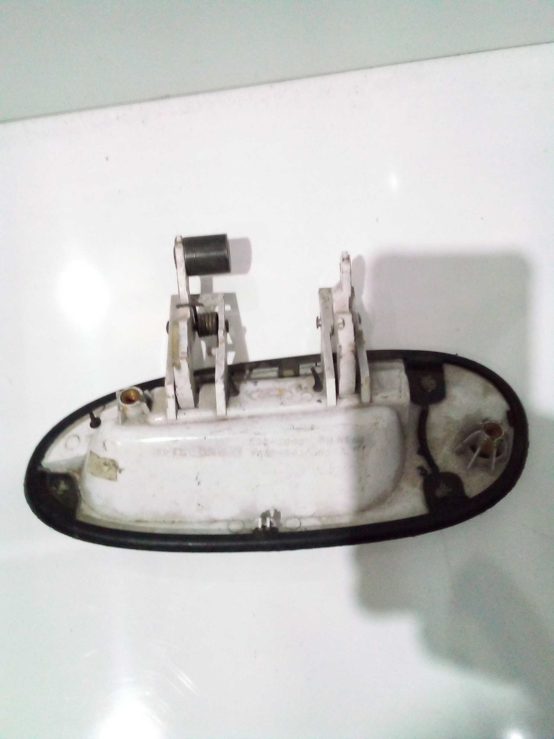 Maçaneta Ford Taurus 97 traseira direita externa 2