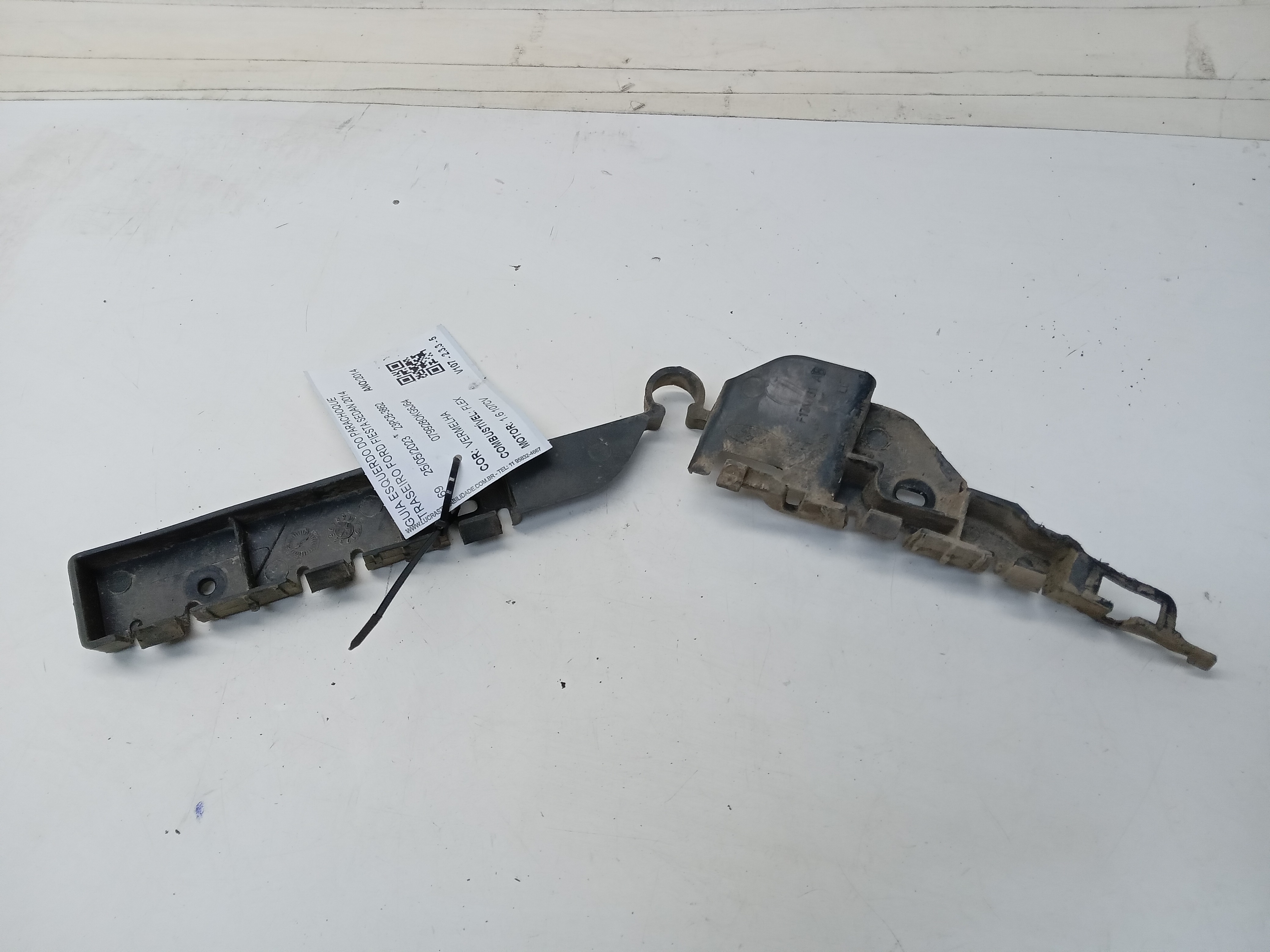 GUIA PARACHOQUE TRASEIRO LE FORD FIESTA SEDAN 2014 1
