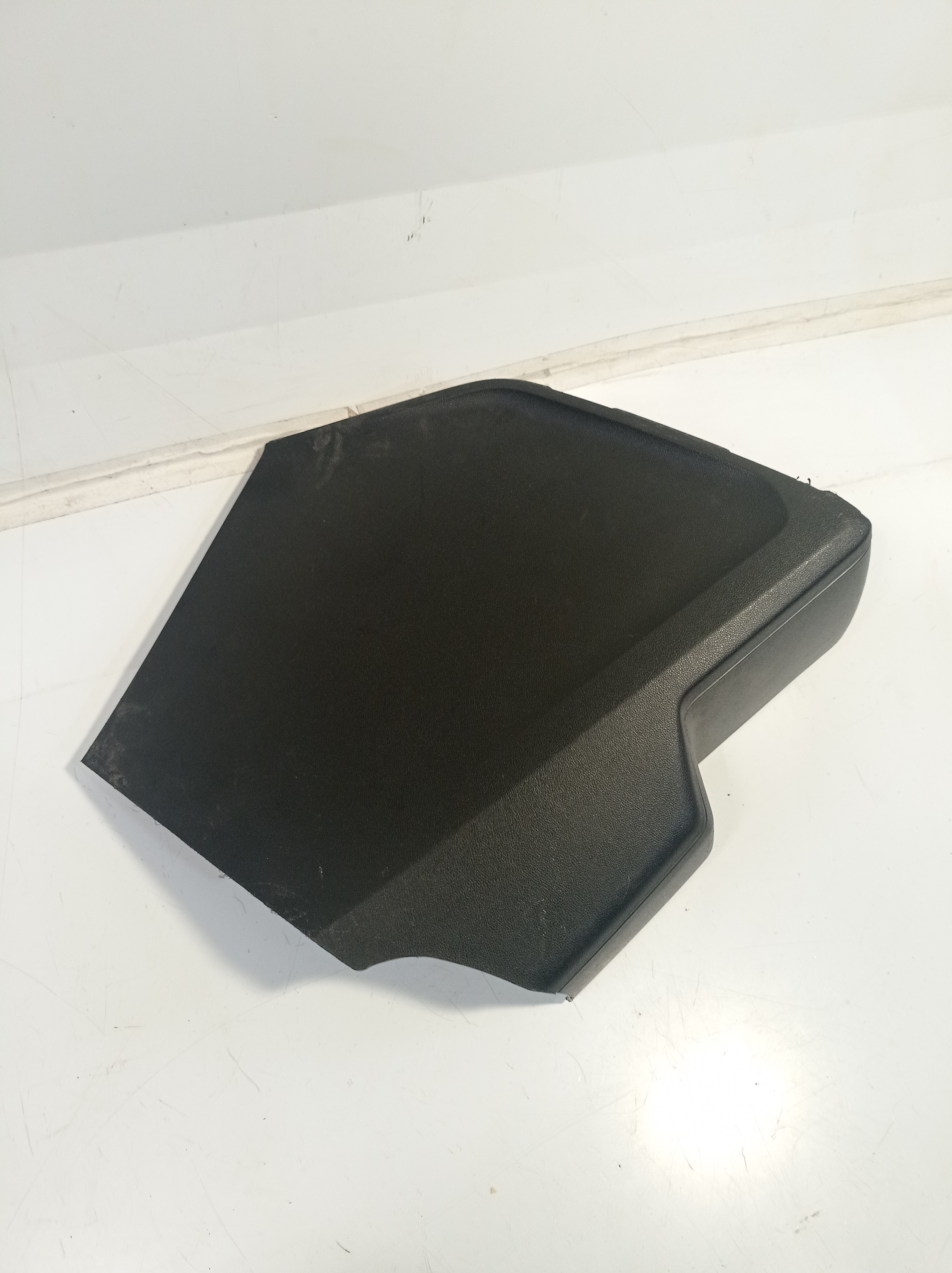 9809051877 Moldura Console Central Tras Esq Peugeot 3008 1