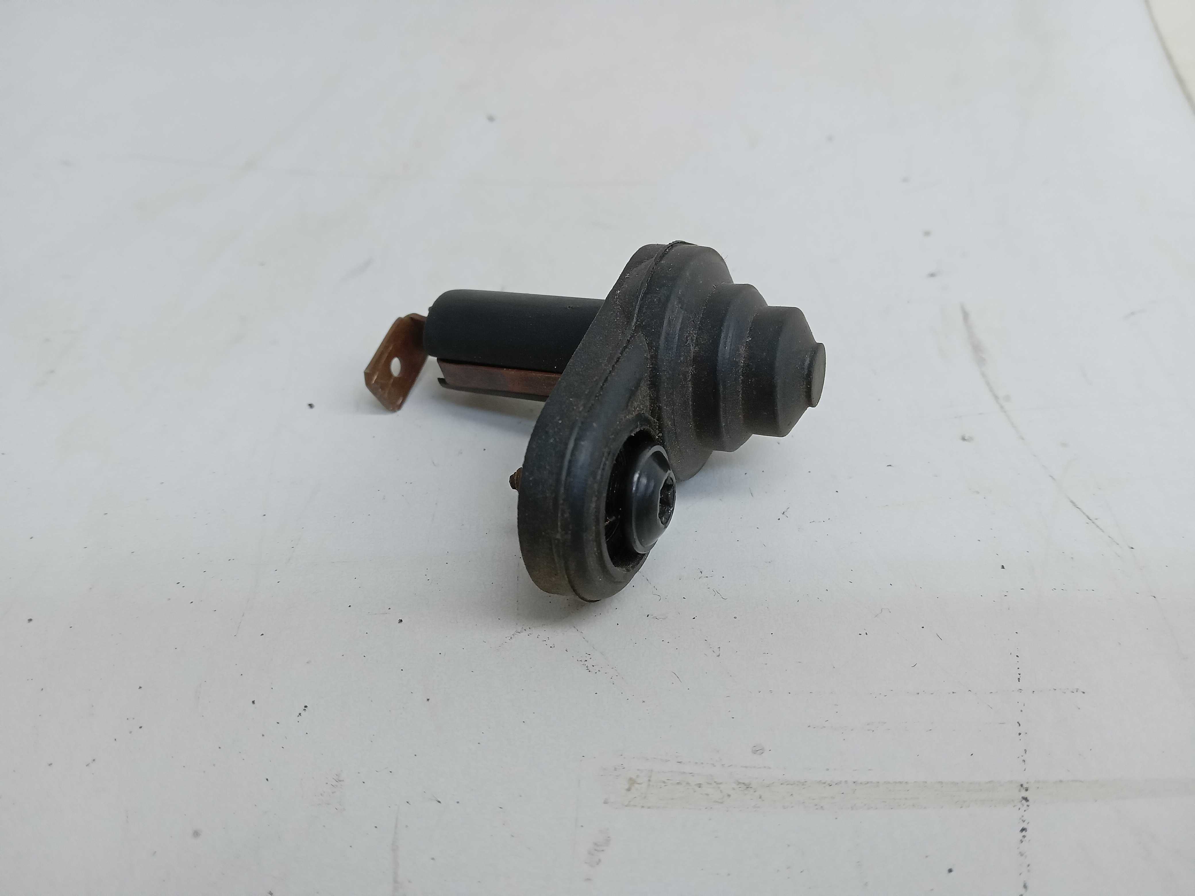 INTERRUPTOR LUZ  PORTA DIANTEIRA ESQUERDA Renault Kwid 2019 1