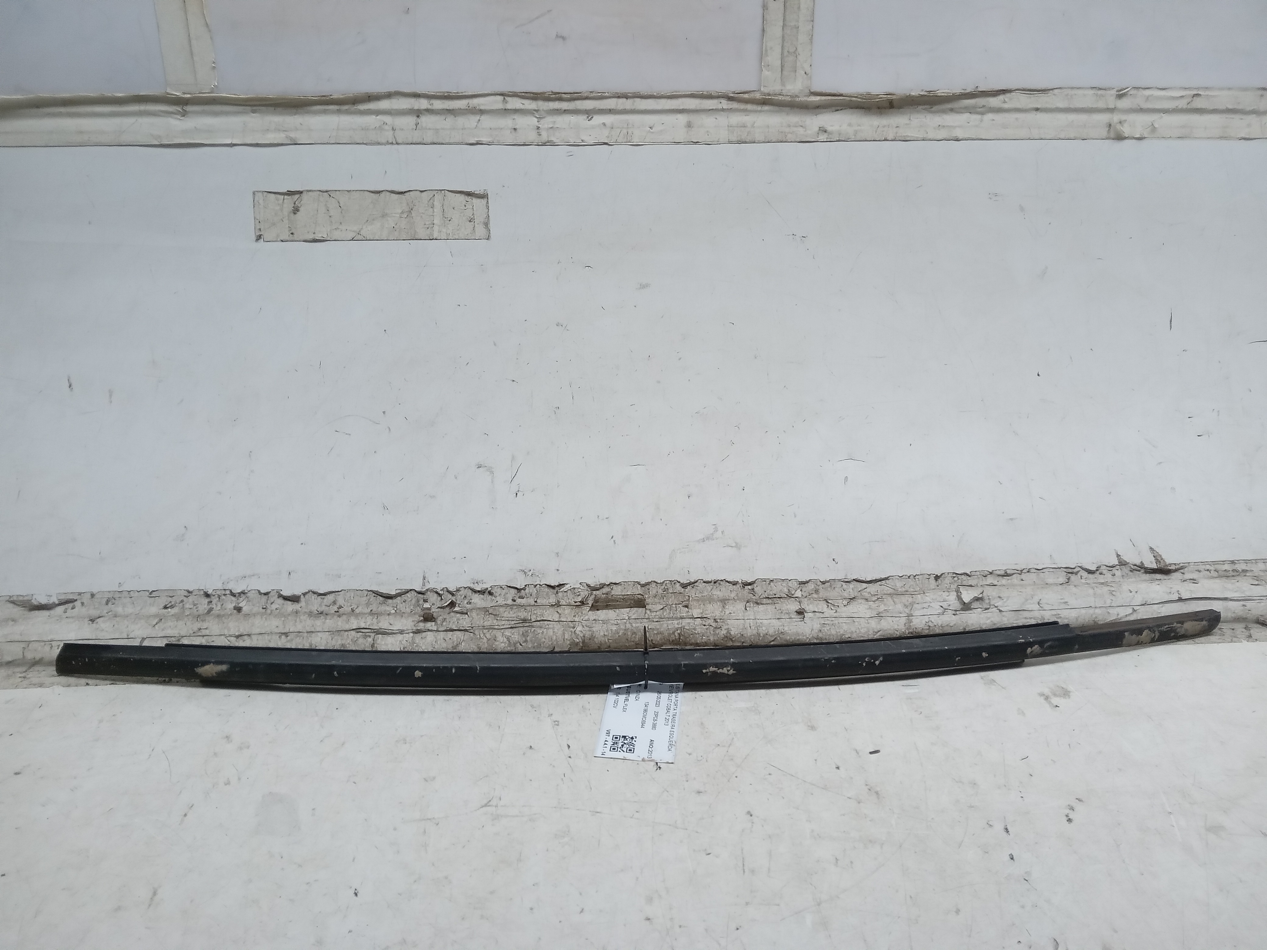 PESTANA PORTA TRASEIRA ESQUERDA CHEVROLET COBALT 2013