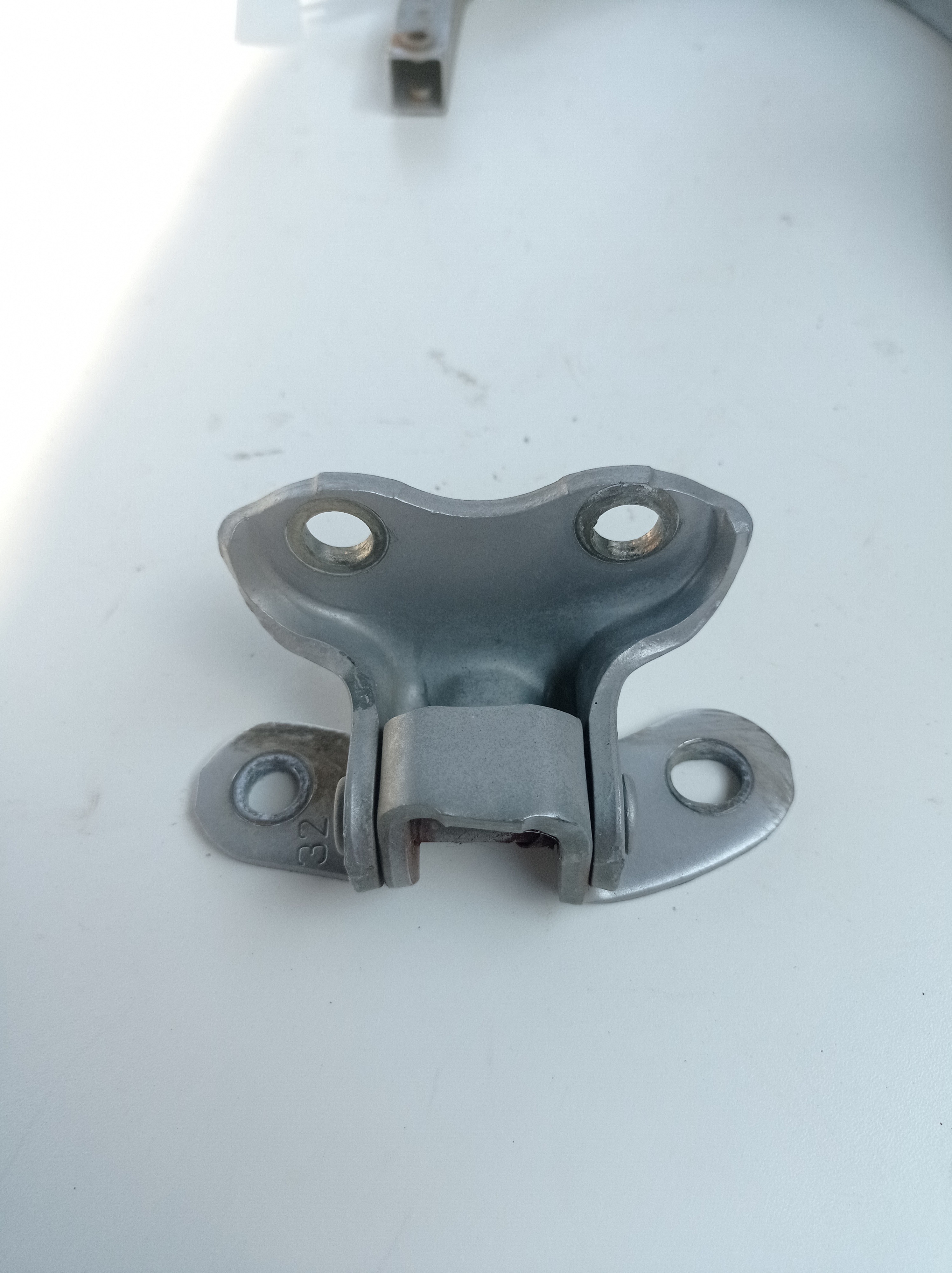 DOBRADIÇA INFERIOR PORTA DIANT LE TOYOTA COROLLA 2010 1
